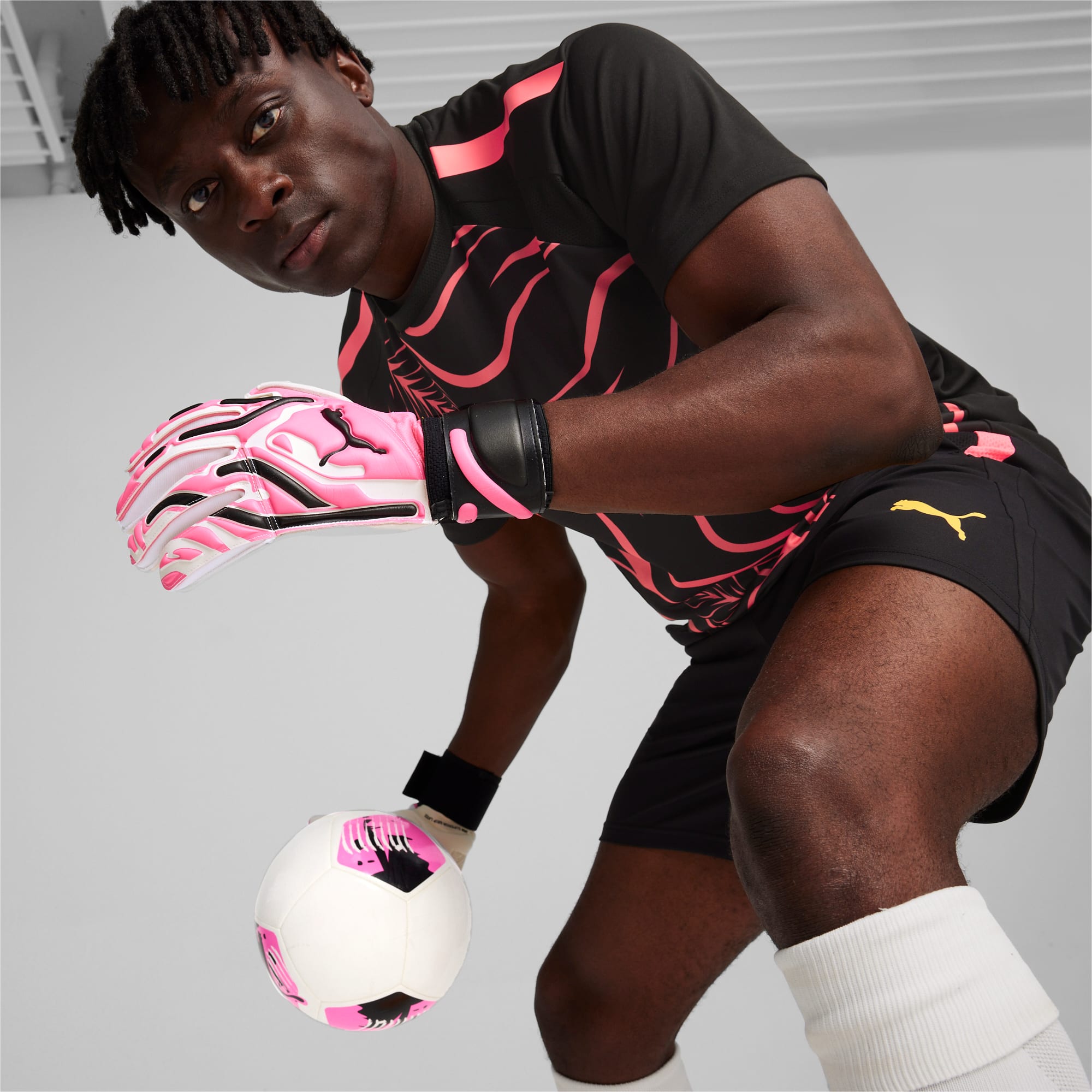 Women's PUMA Ultra Pro Rc Goalkeeper Gloves, Poison Pink/White/Black, Size 8, Accessories