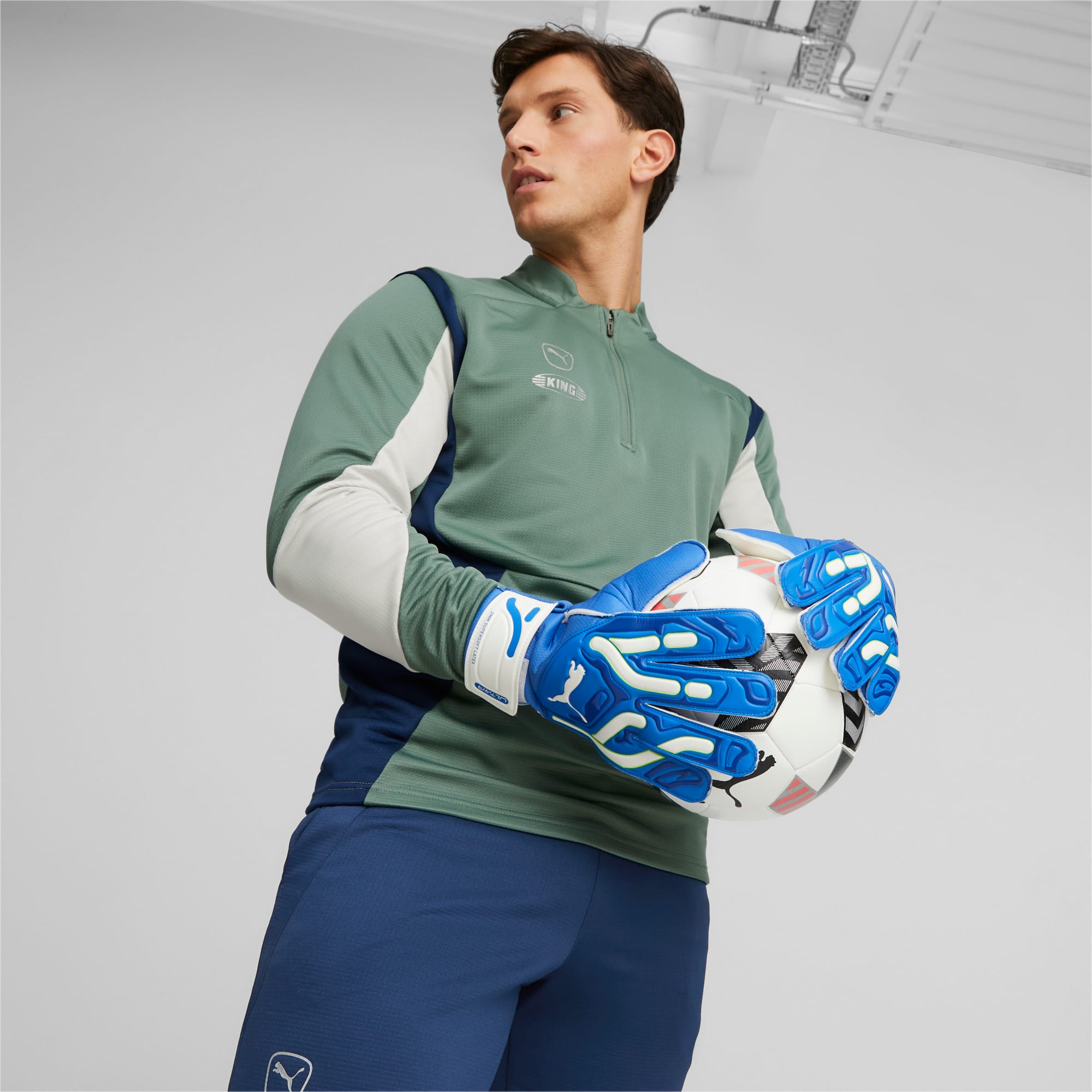 Women's PUMA Ultra Play Rc Goalkeeper Gloves, Ultra Blue/White, Size 8, Accessories
