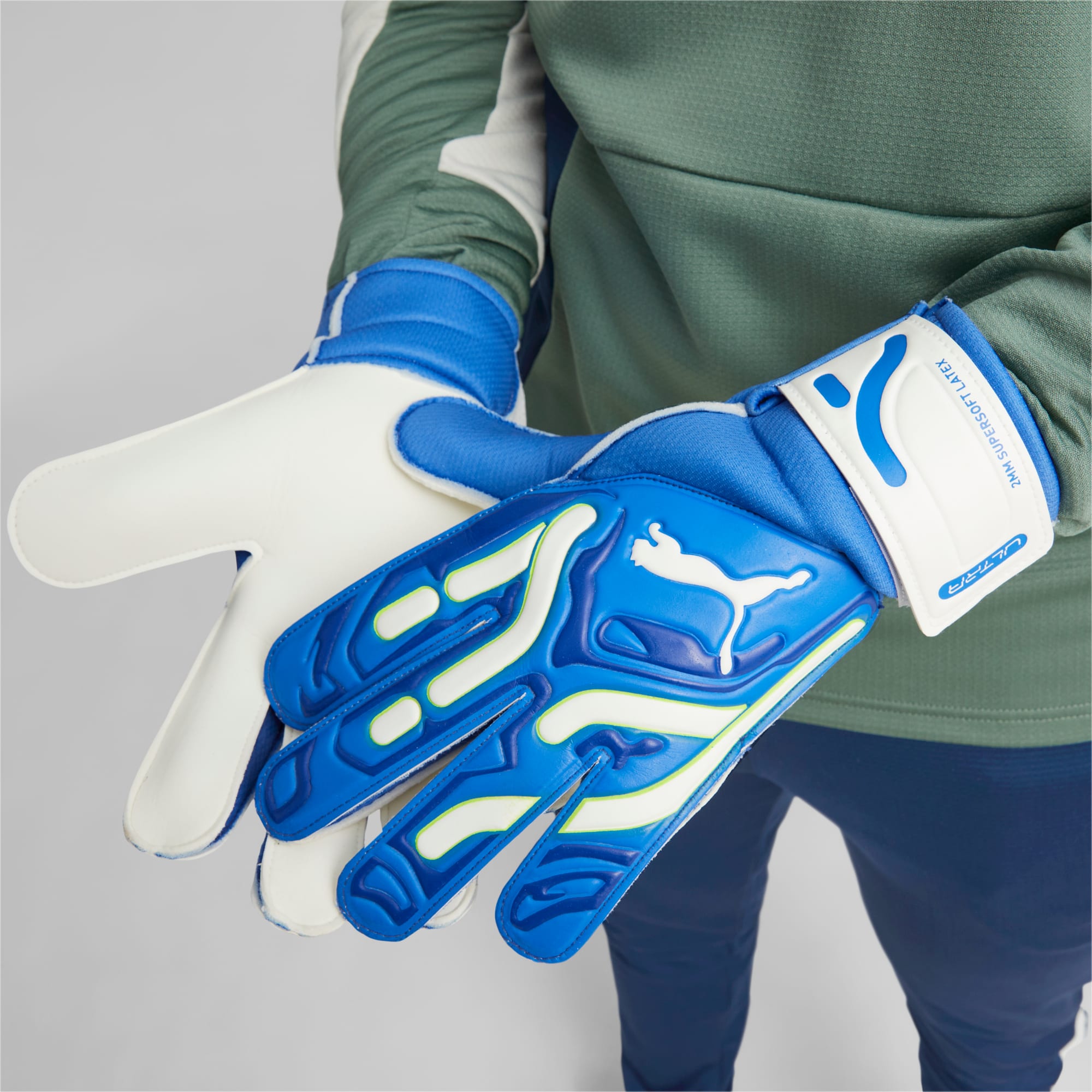 Women's PUMA Ultra Play Rc Goalkeeper Gloves, Ultra Blue/White, Size 10, Accessories