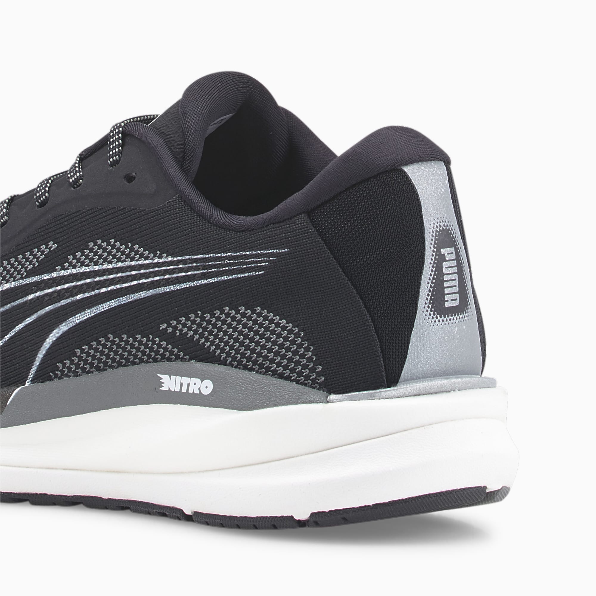 PUMA Magnify NITRO gebreide hardloopschoenen voor Dames, Wit/Zwart/Grijs