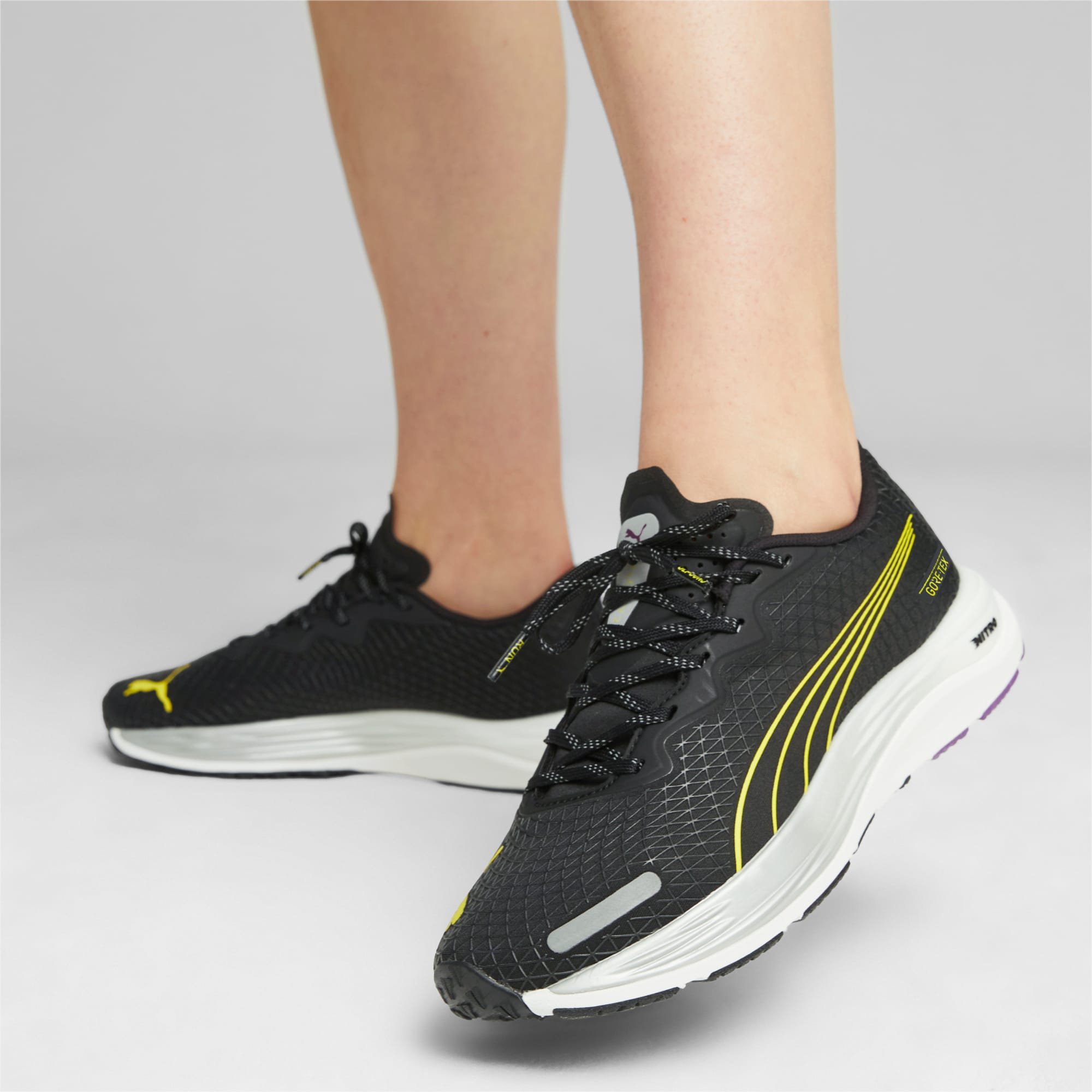 PUMA Zapatillas De Running Para Mujer Velocity Nitro 2 Gore-Tex®, Morado/Negro/Amarillo