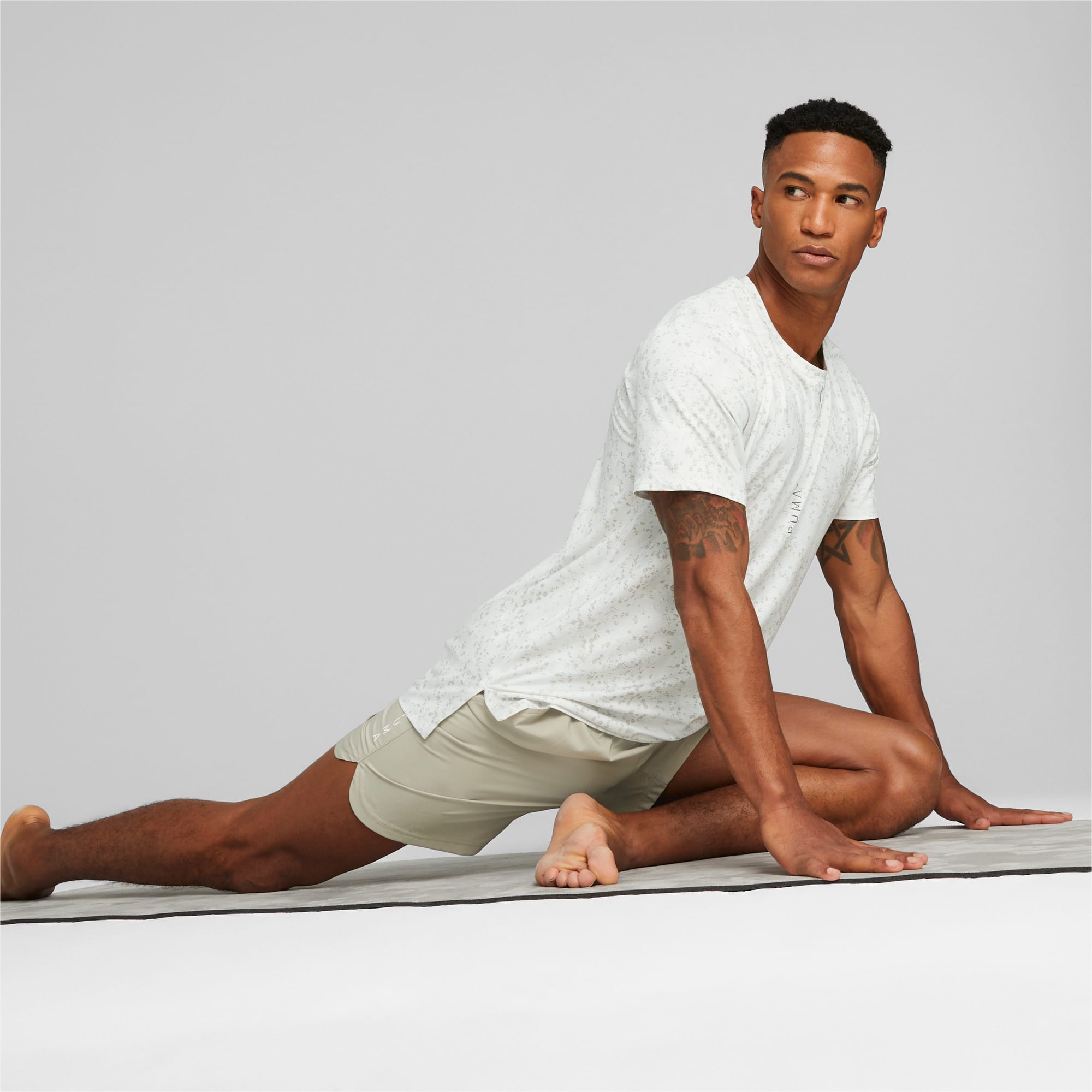 PUMA Studio Yogini Lite Bedrukt Trainings-T-shirt Voor Heren, Wit