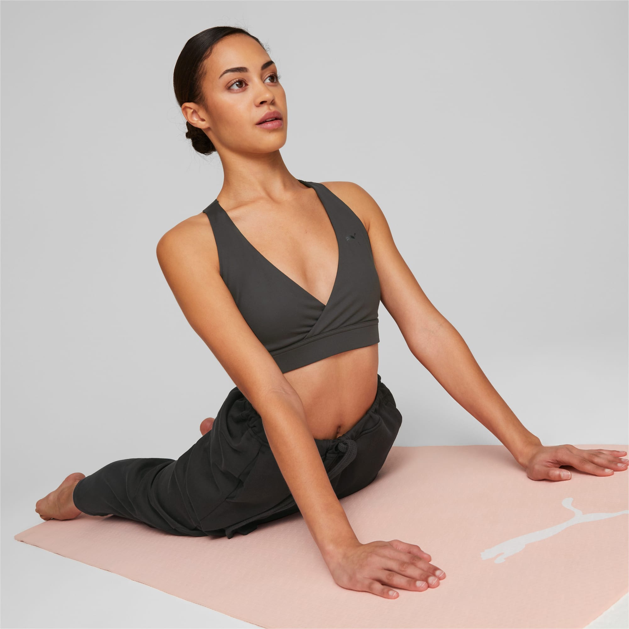 PUMA Brassière De Yoga à Maintien Modéré Yogini Crossover Femme, Noir