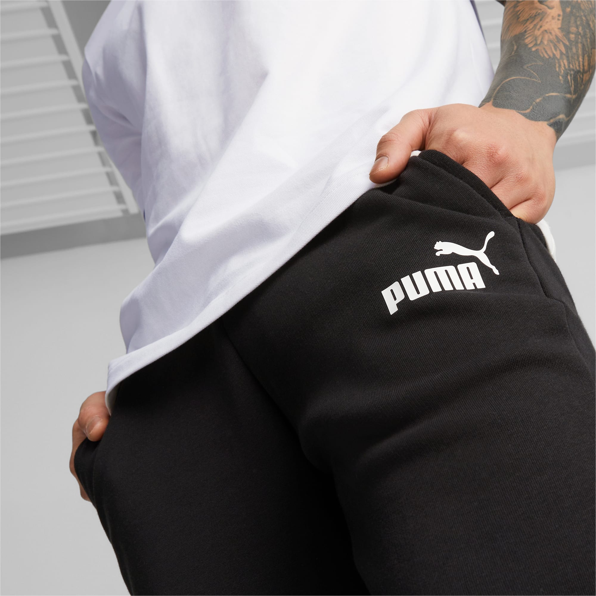 PUMA Essentials Logo Sweatpants Men, Black, Size M, Clothing