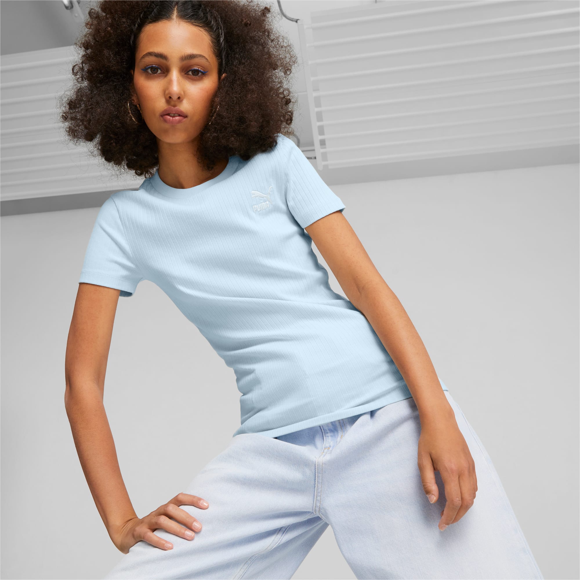 PUMA Classics Geribbeld Slim-fit T-shirt Voor Dames, Blauw