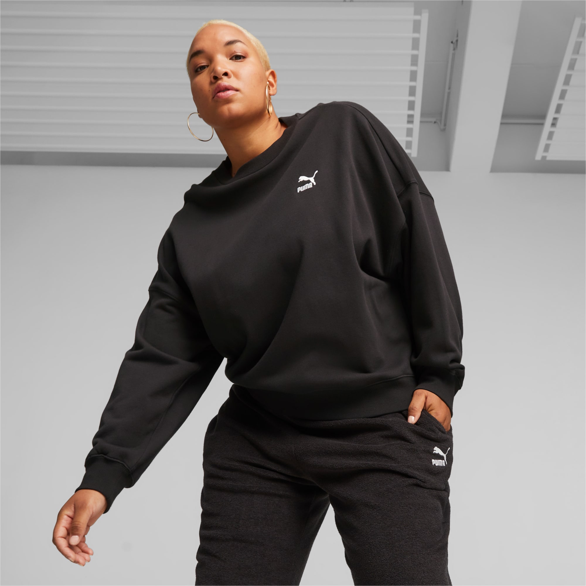 PUMA Classics Women's Oversized Sweatshirt, Black, Size XL, Clothing