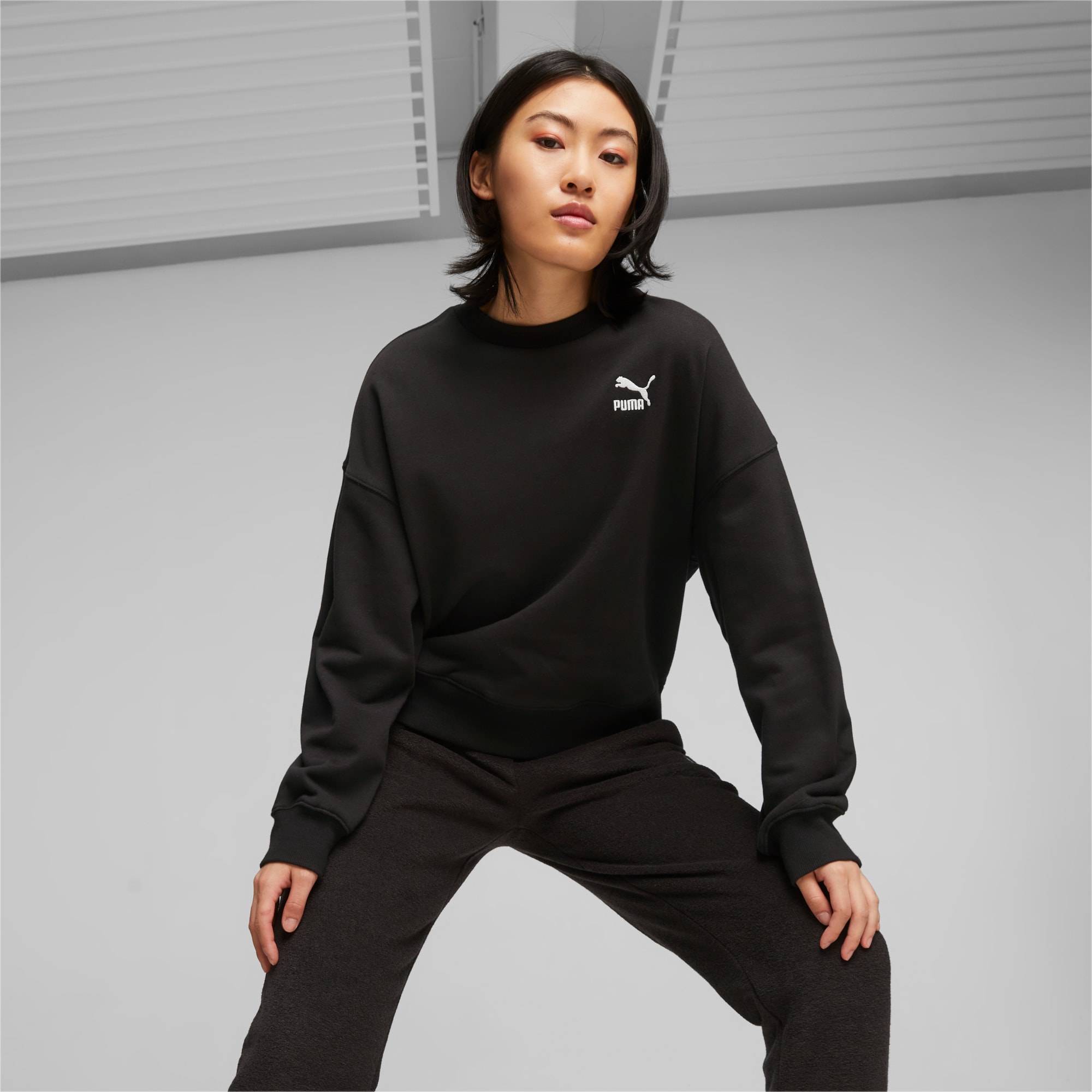 PUMA Classics Women's Oversized Sweatshirt, Black, Size XL, Clothing