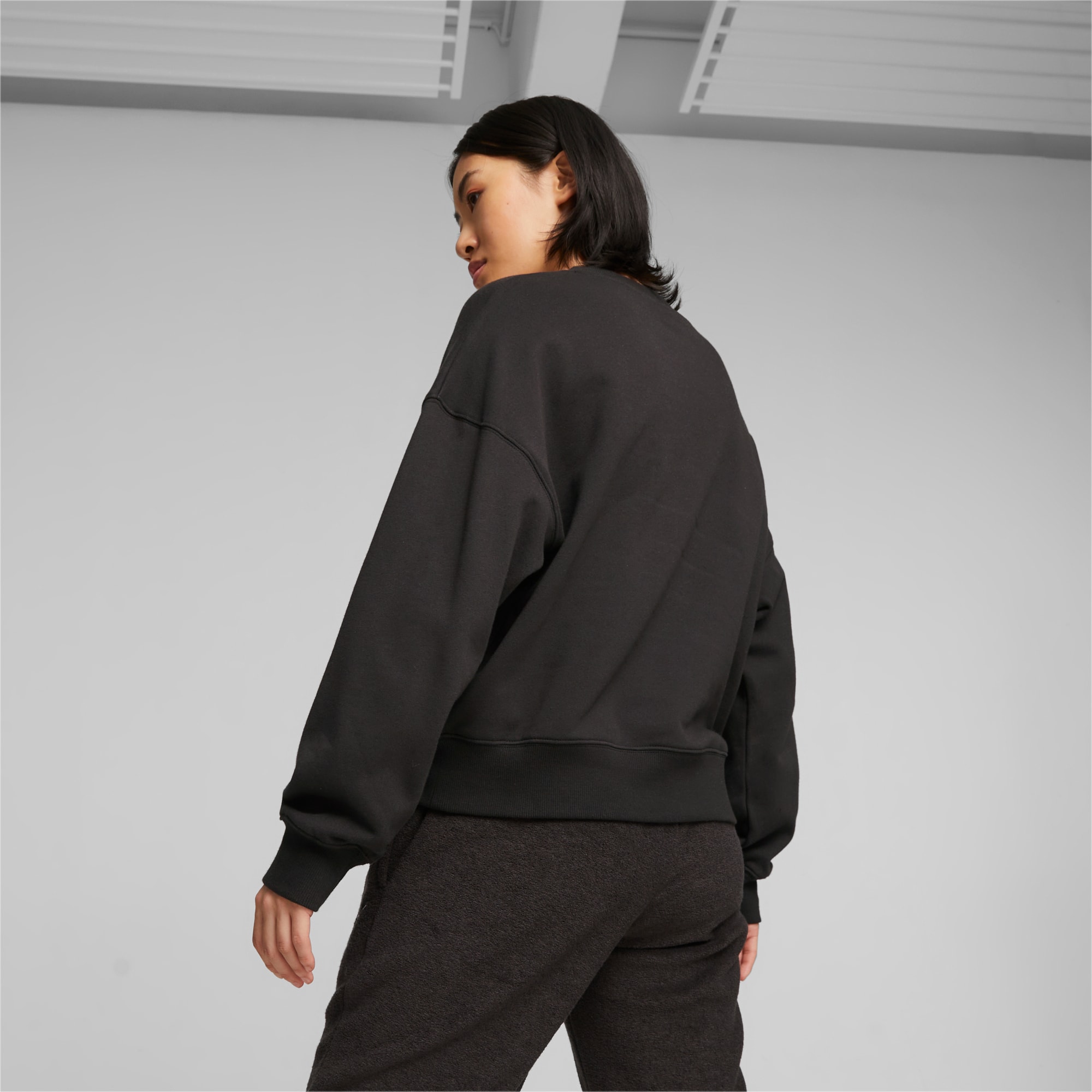 PUMA Classics Women's Oversized Sweatshirt, Black, Size XS, Clothing