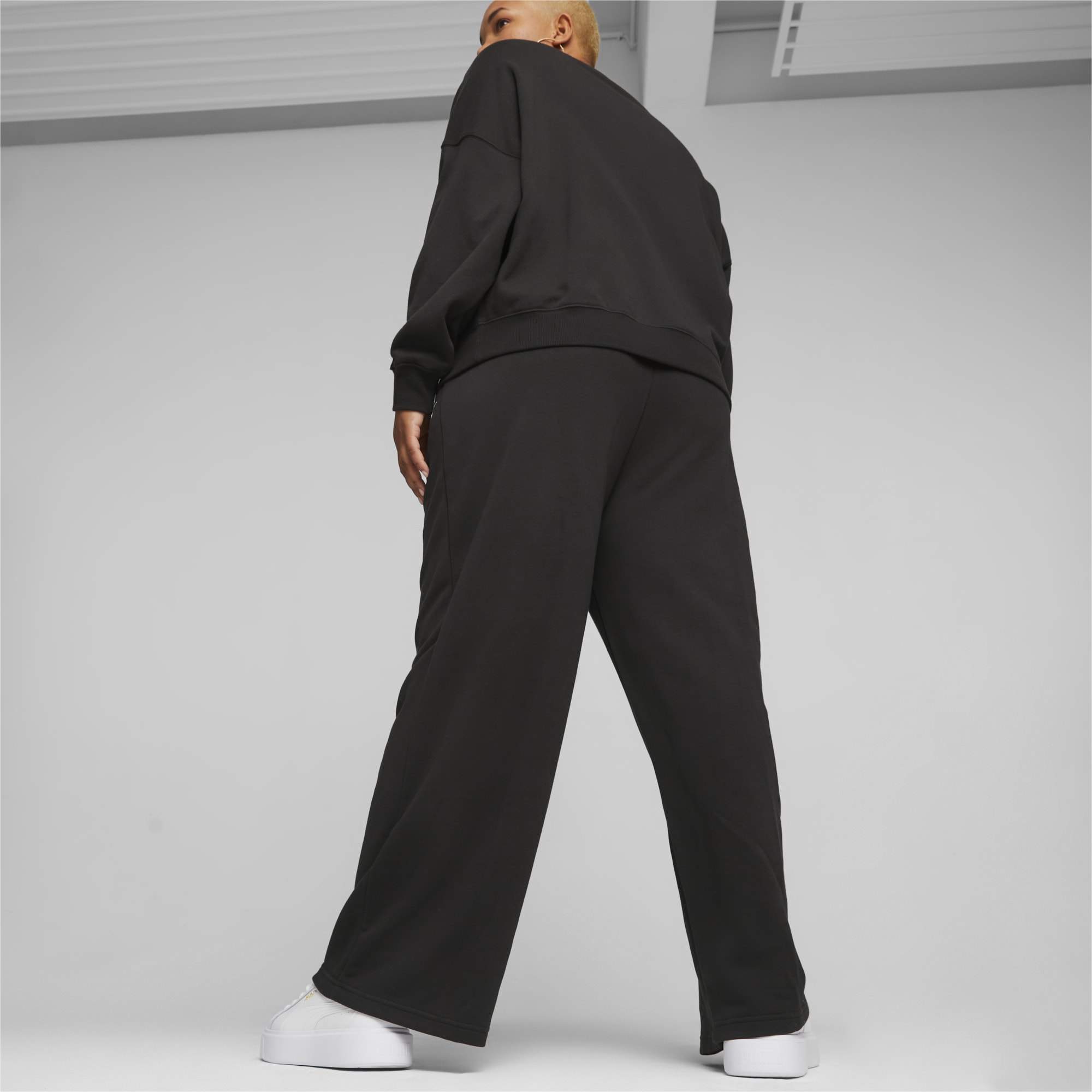 PUMA Classics Women's Relaxed Sweatpants, Black, Size M, Clothing