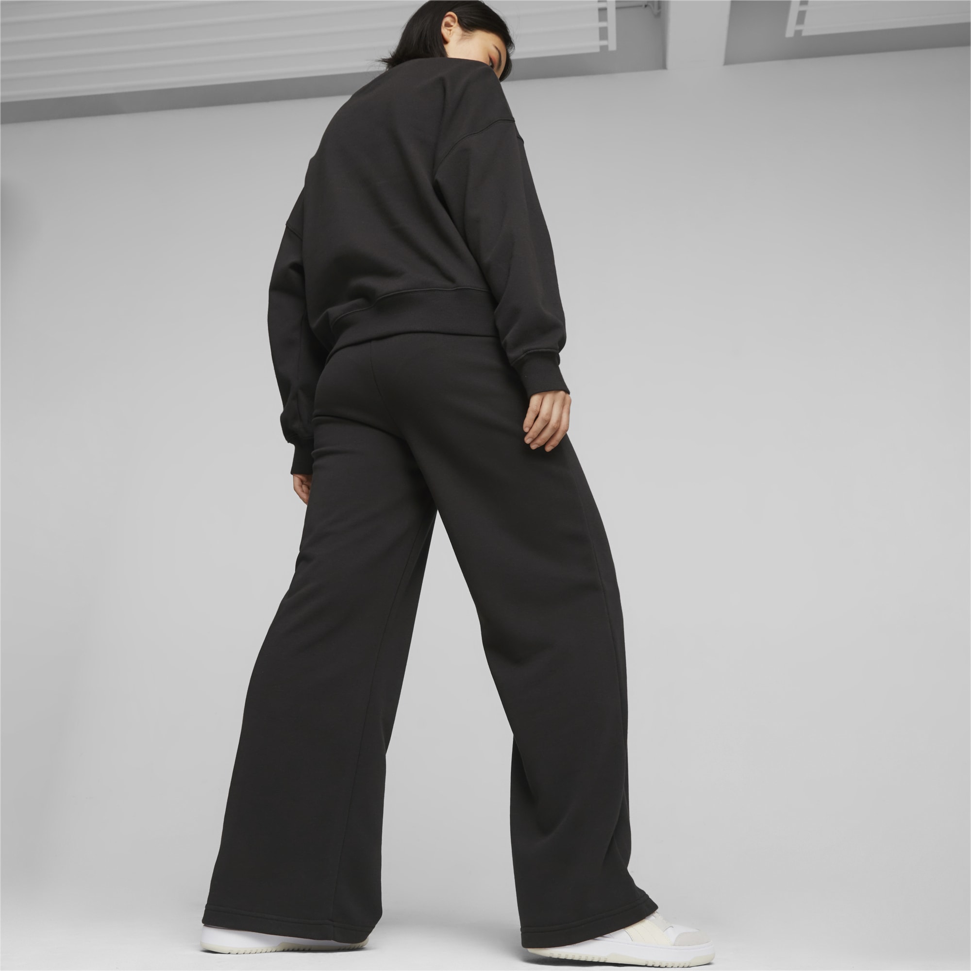 PUMA Classics Women's Relaxed Sweatpants, Black, Size XS, Clothing