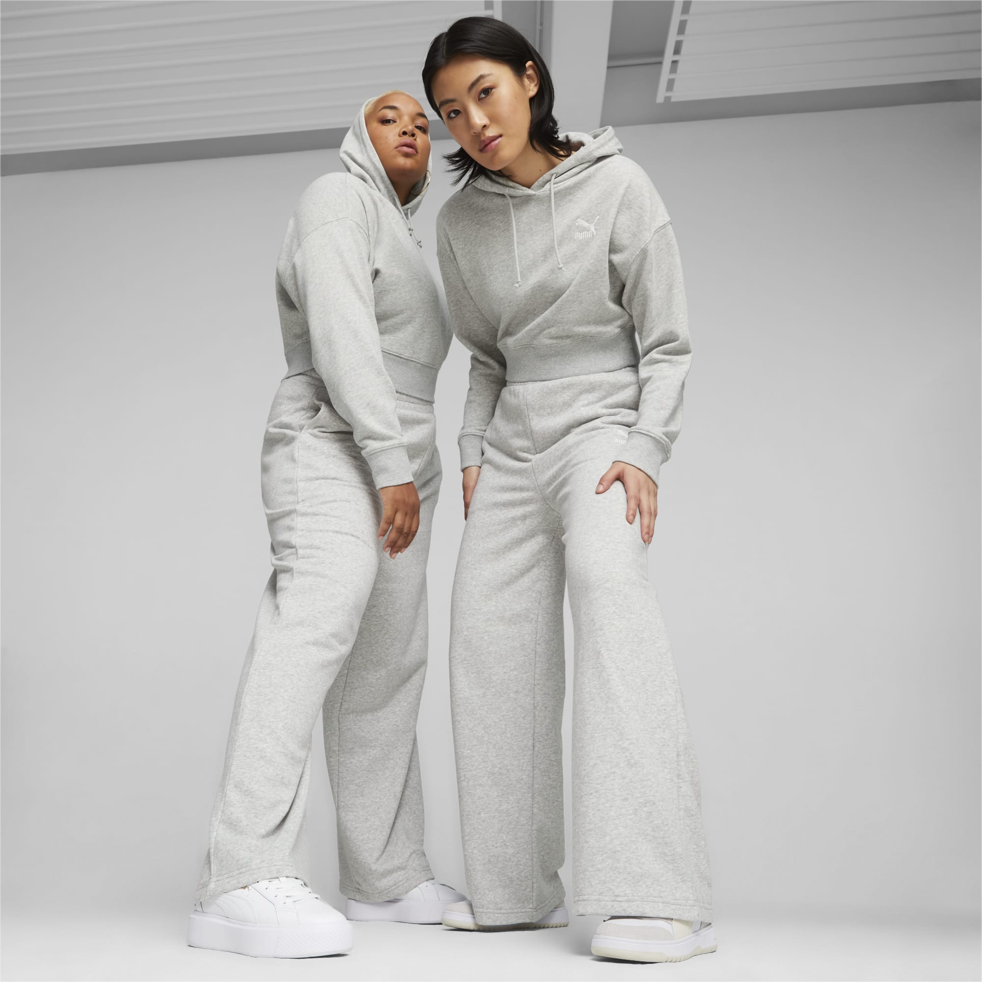 PUMA Classics Women's Relaxed Sweatpants, Light Grey Heather, Size XS, Clothing