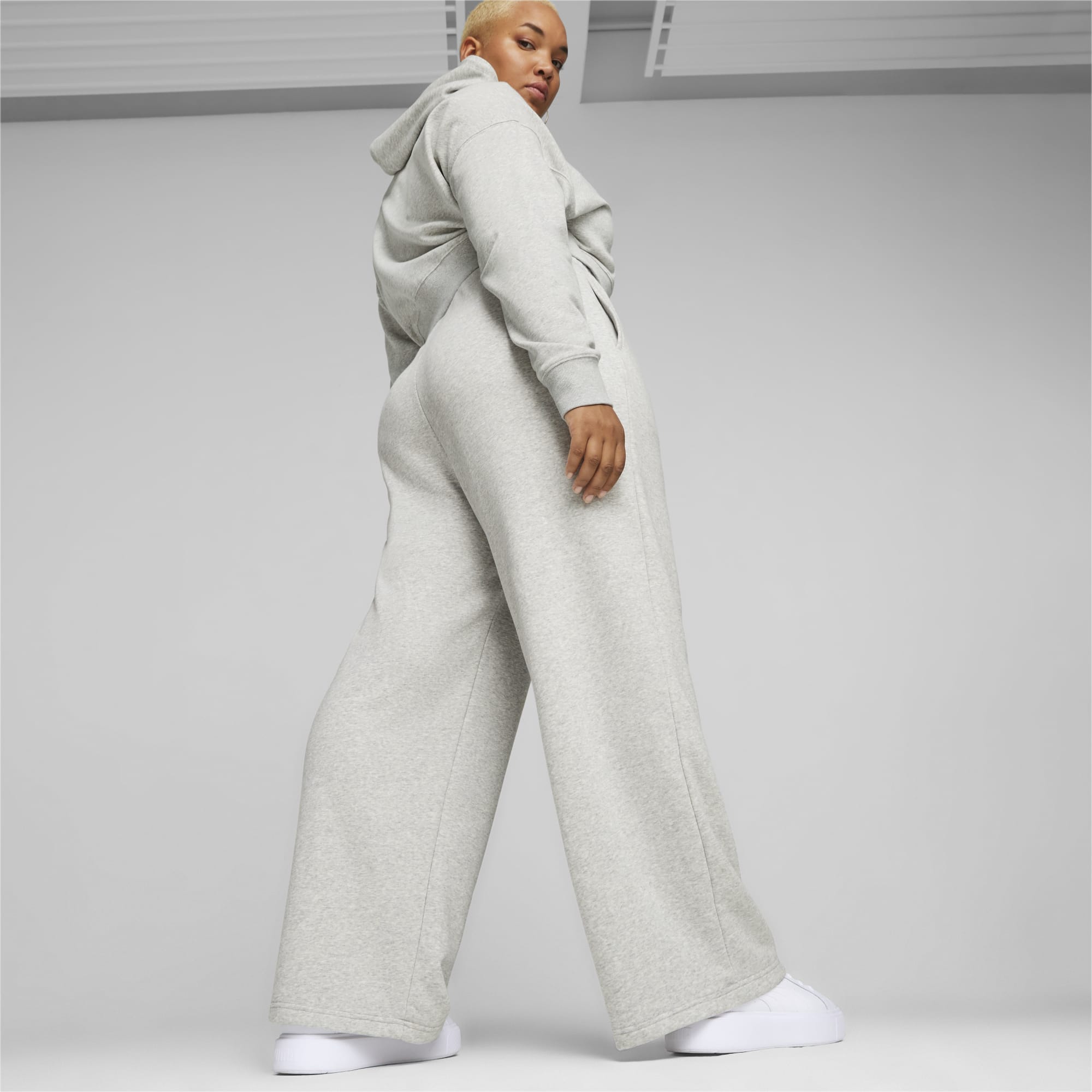 PUMA Classics Women's Relaxed Sweatpants, Light Grey Heather, Size XXS, Clothing