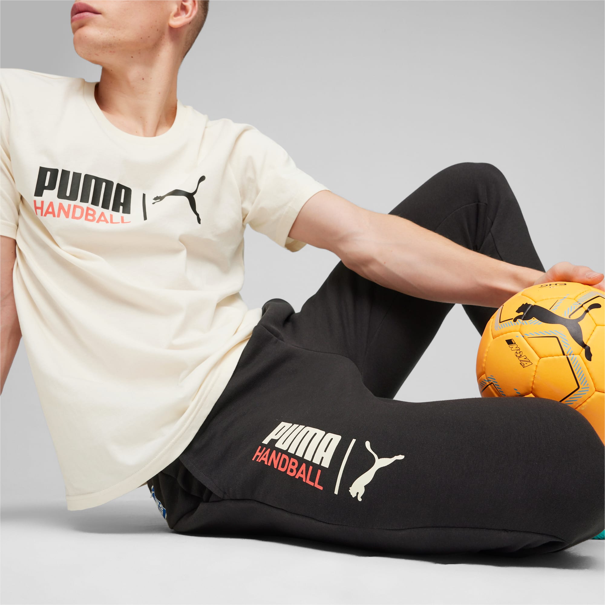 PUMA Handball Sweatpants Men, Black/Sugared Almond