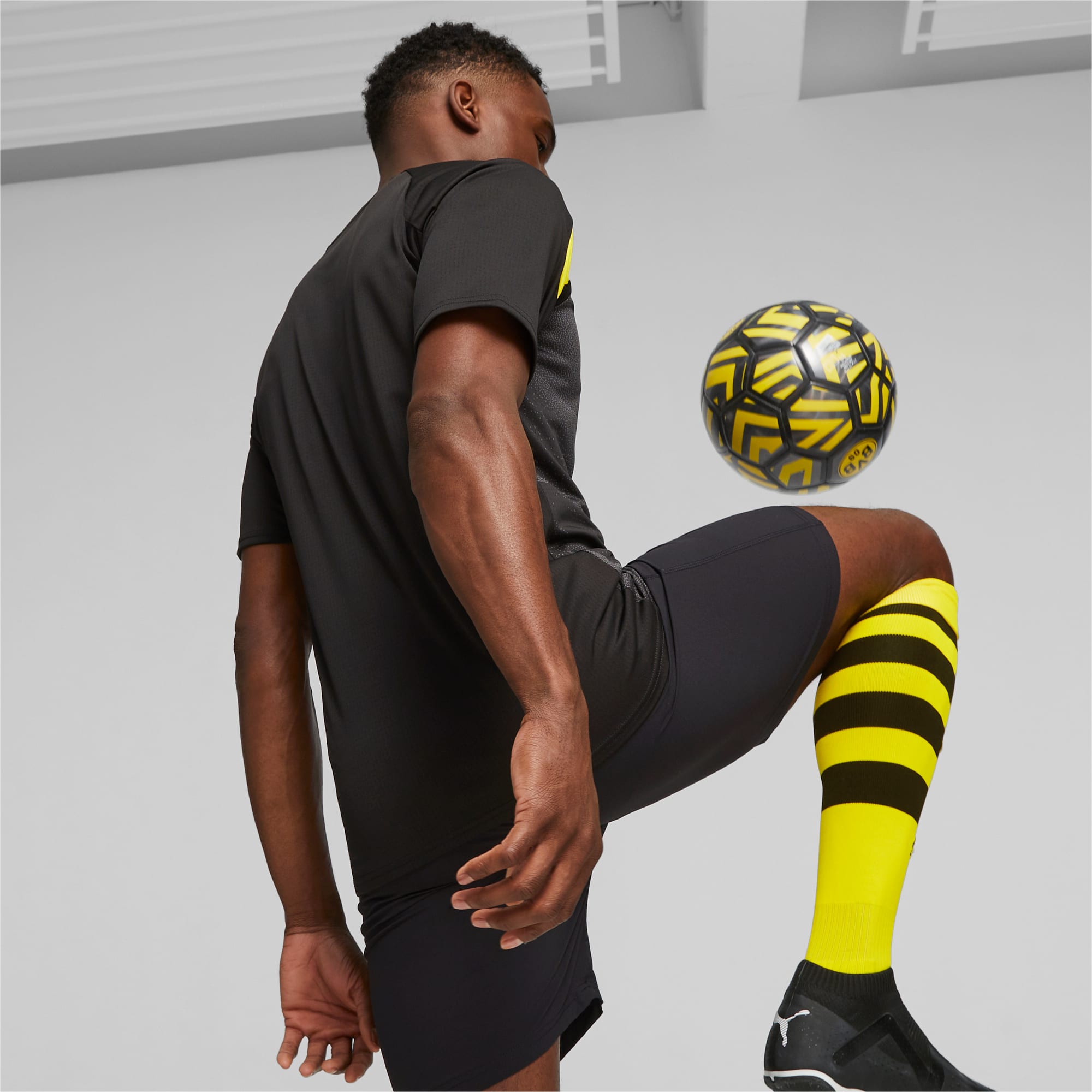PUMA Borussia Dortmund Men's Prematch Jersey, Black/Cyber Yellow, Size XS, Clothing