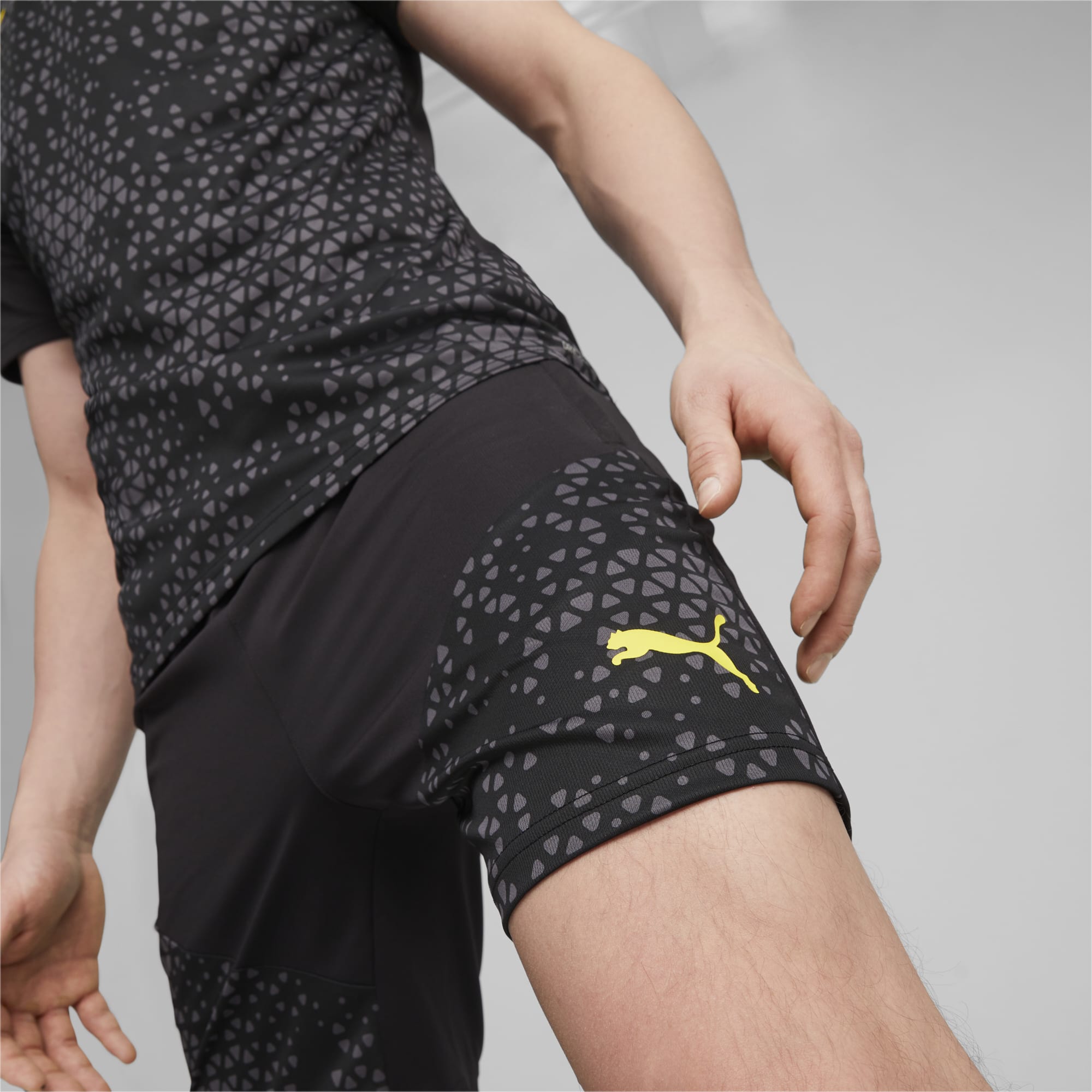 Men's PUMA Borussia Dortmund Football Training Shorts, Black/Cyber Yellow, Size XL, Clothing