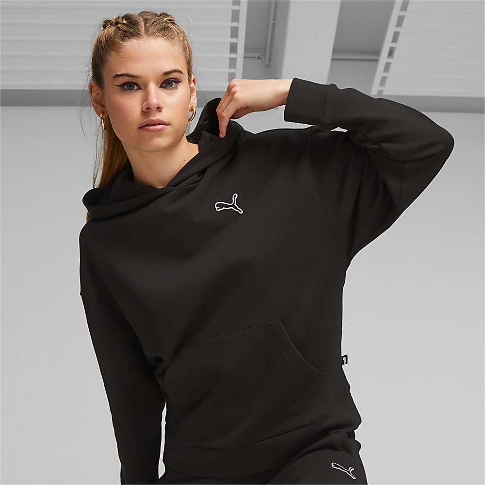 BETTER ESSENTIALS Kad n Kapu onlu Sweatshirt Siyah Puma Sku 675988 01 PUMA Turkiye Resmi Al veri Sitesi