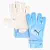 Lichtblauwe PUMA handschoenen met witte handpalm, duimwikkel en een zwart logo.
