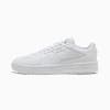 Witte PUMA sneaker, volwassene, met een laag profiel en tonale designelementen.