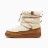 Cremefarbener PUMA Damenstiefel mit flauschigem Oberteil und braunem Wildlederimitat.