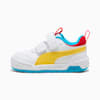 Basket PUMA blanche pour enfant avec bande jaune et fermetures auto-agrippantes.