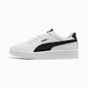 Witte PUMA sneaker met een zwarte streep aan de zijkant voor volwassenen.
