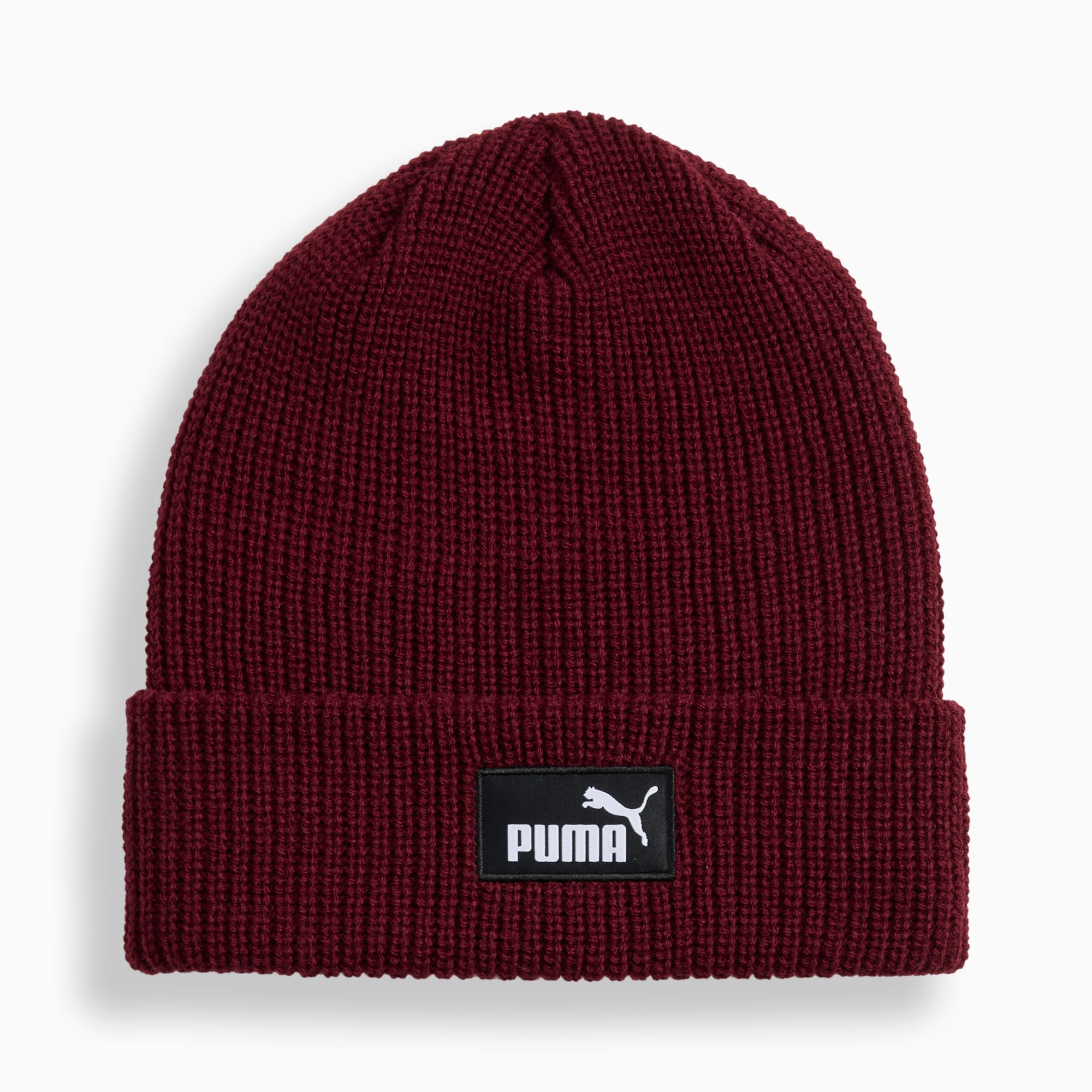 Bordeauxrode PUMA beanie met geribbeld breisel en logo patch.
