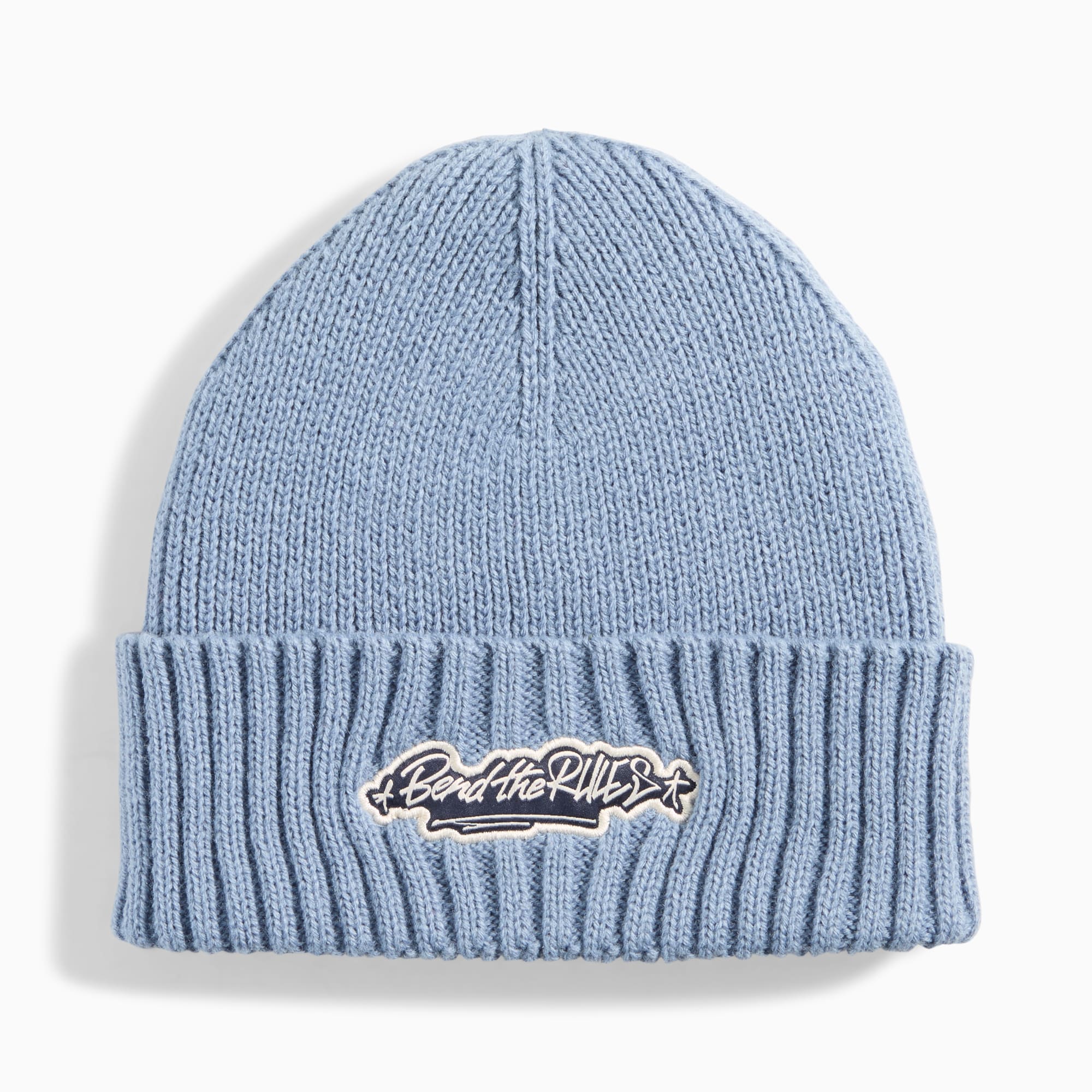 Lichtblauwe PUMA beanie met een 'Bend the Rules' afbeelding op de voorkant.