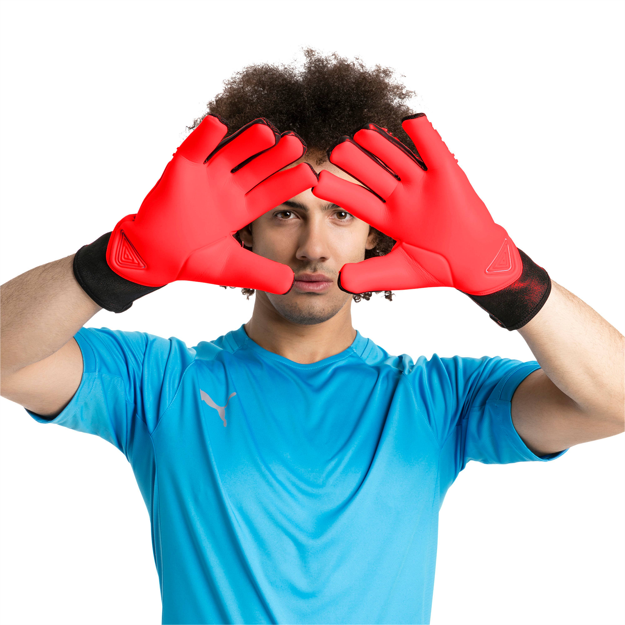 puma football gloves