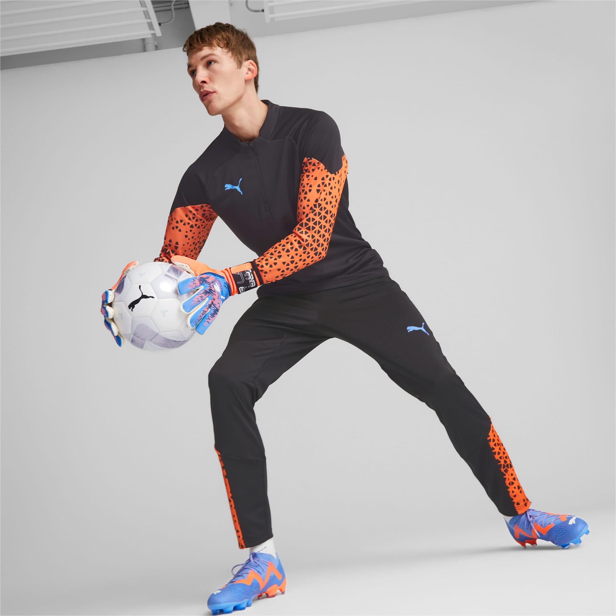 Nike goalkeeper gloves negative cut clearance
