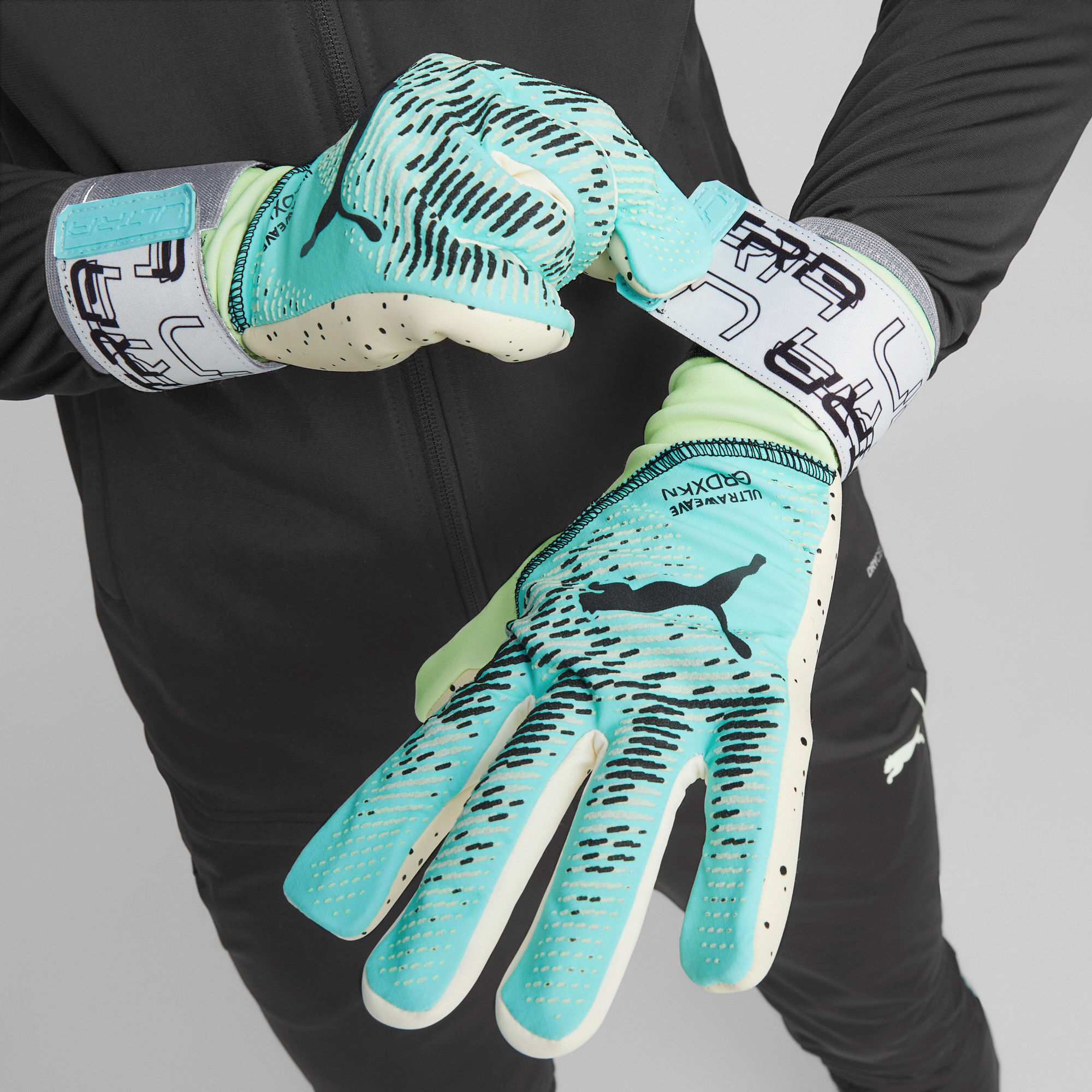 ULTRA Ultimate 1 Negative Cut Unisex Football Goalkeeper s Gloves