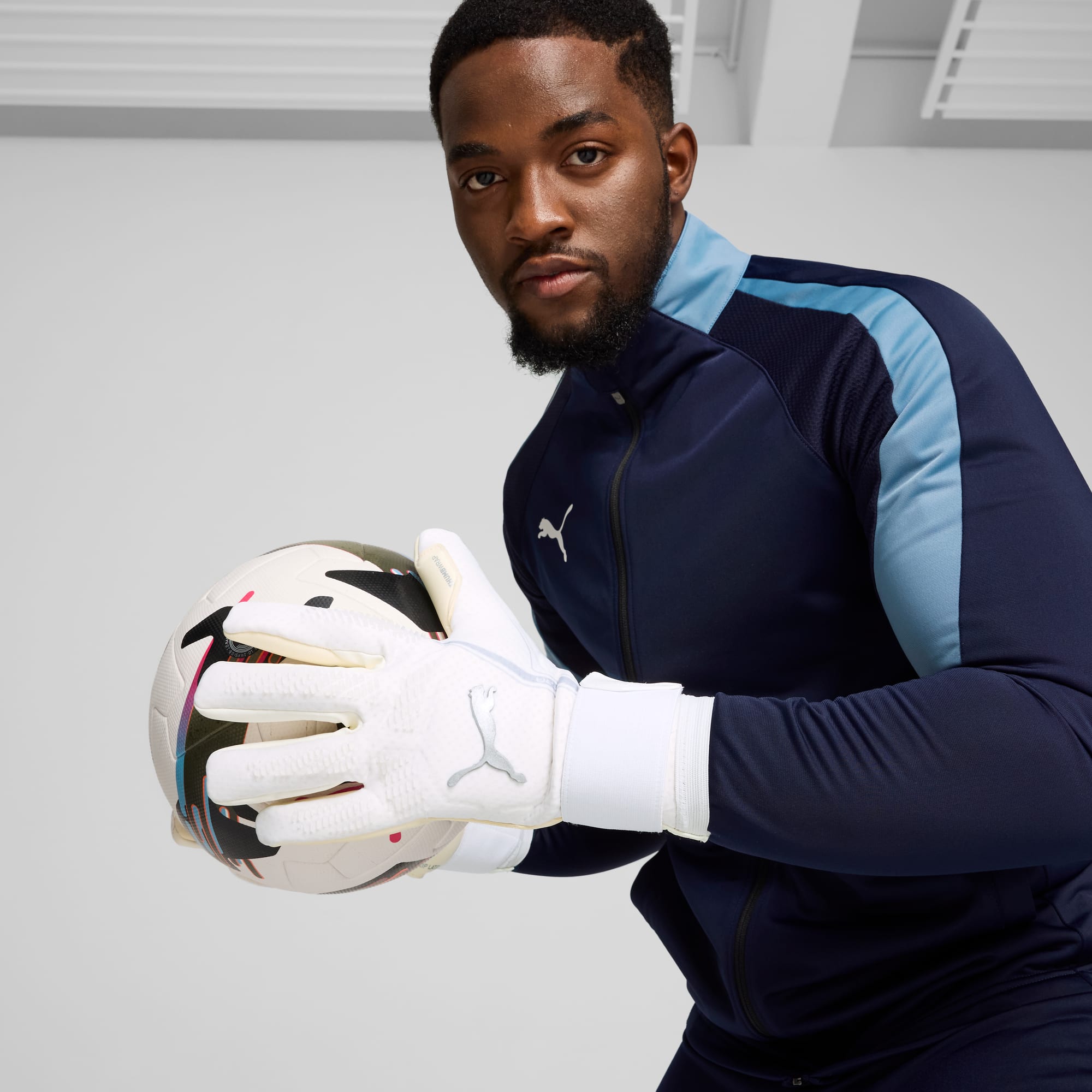 ULTRA ULTIMATE Hybrid Goalkeeper Gloves, PUMA White-Puma Silver, large