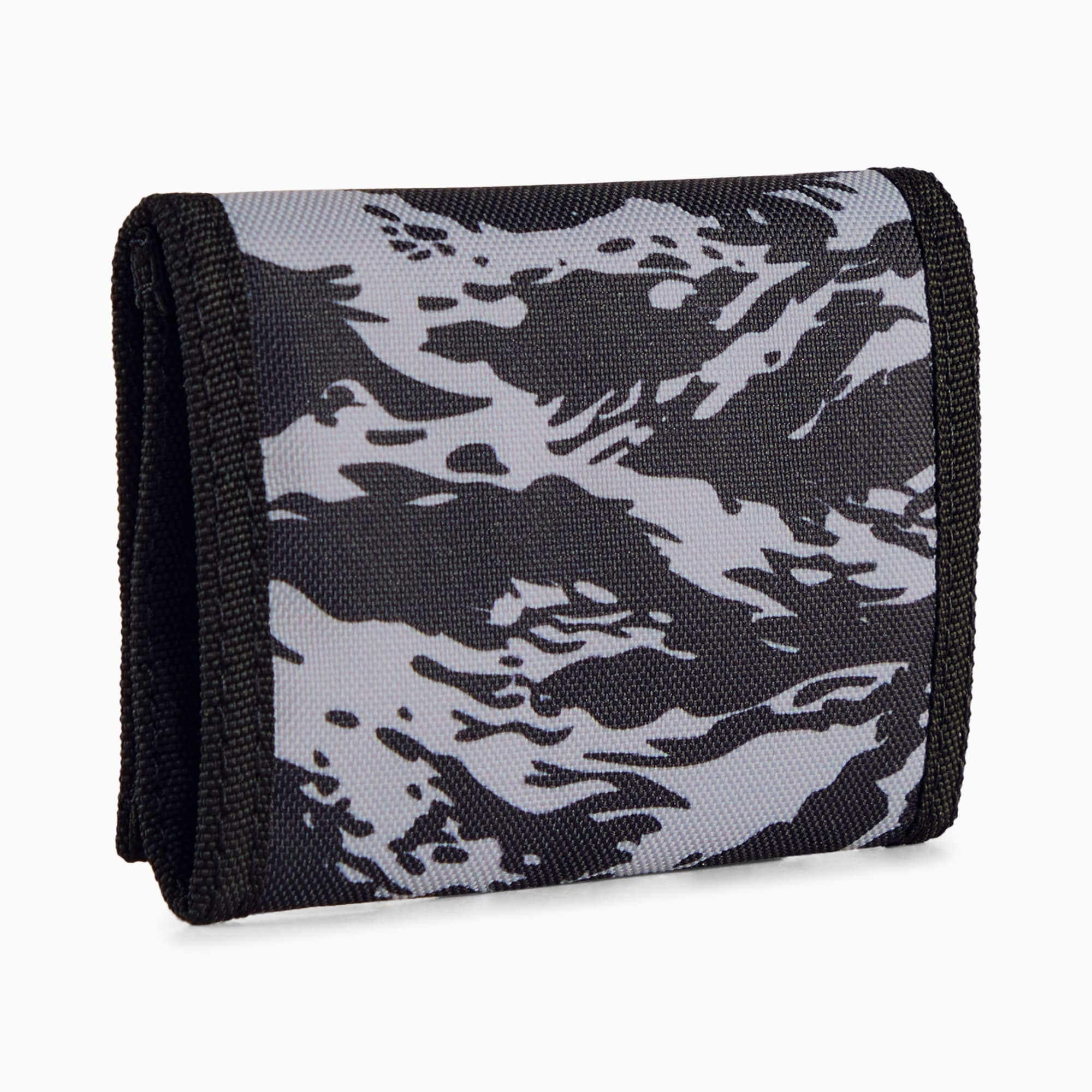 Portafoglio PUMA nero con motivo camouflage grigio e chiusura in tessuto.