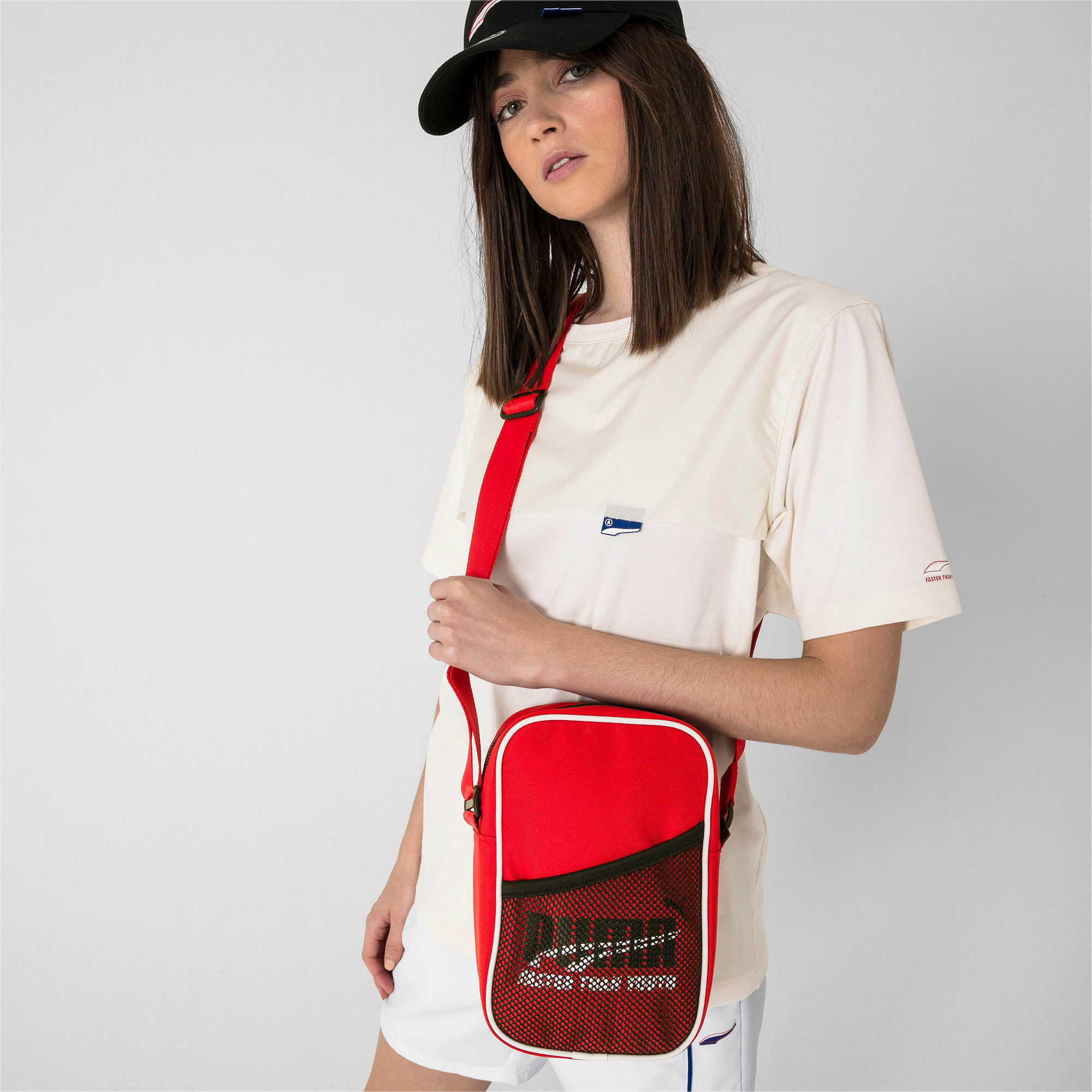 PUMA マイクログリップバッグ レッド - メルカリ