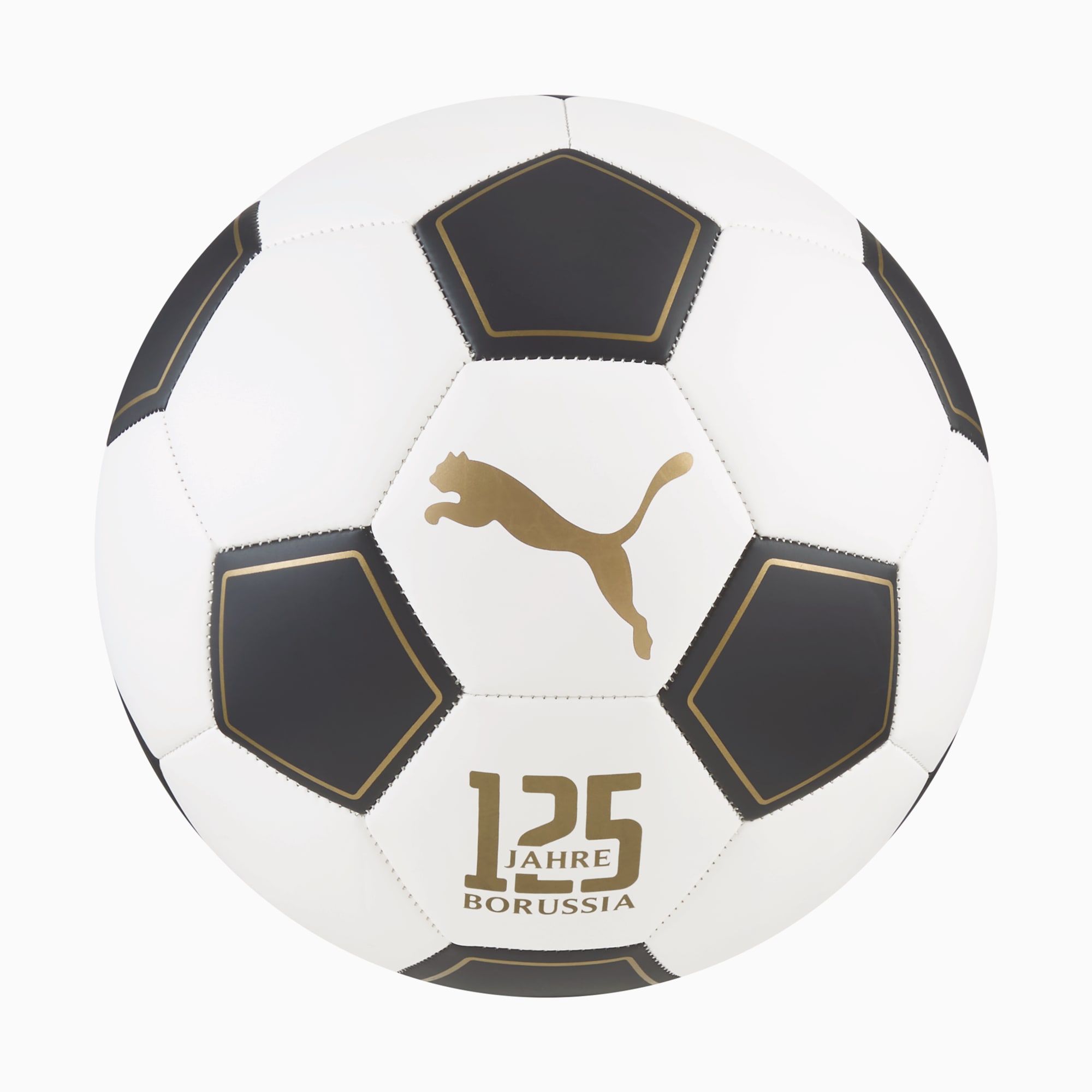 Witte PUMA voetbal met zwarte vlakken, gouden accenten en clubjubileumdetails.