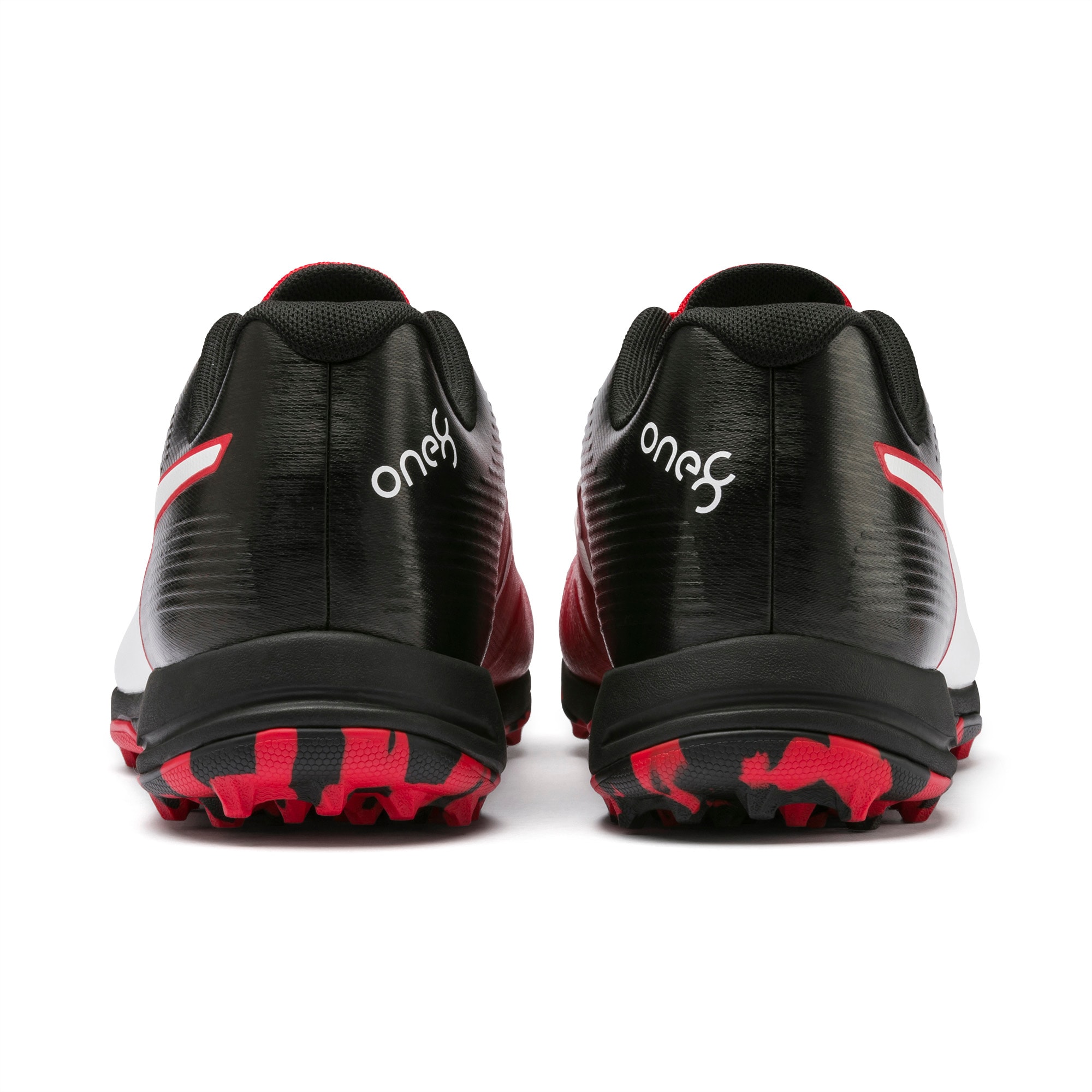 puma one8 cricket spikes