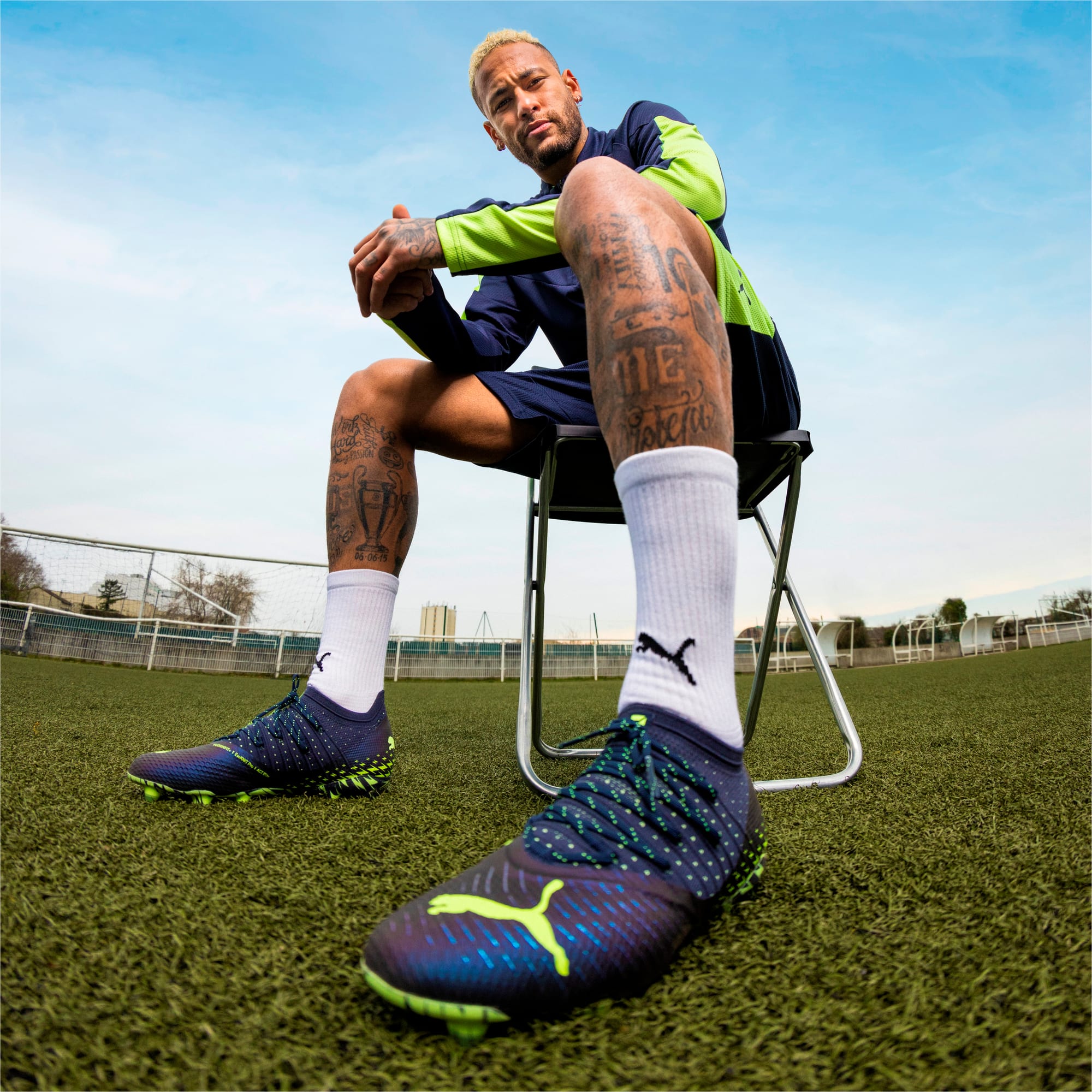 Size 15 store mens football boots