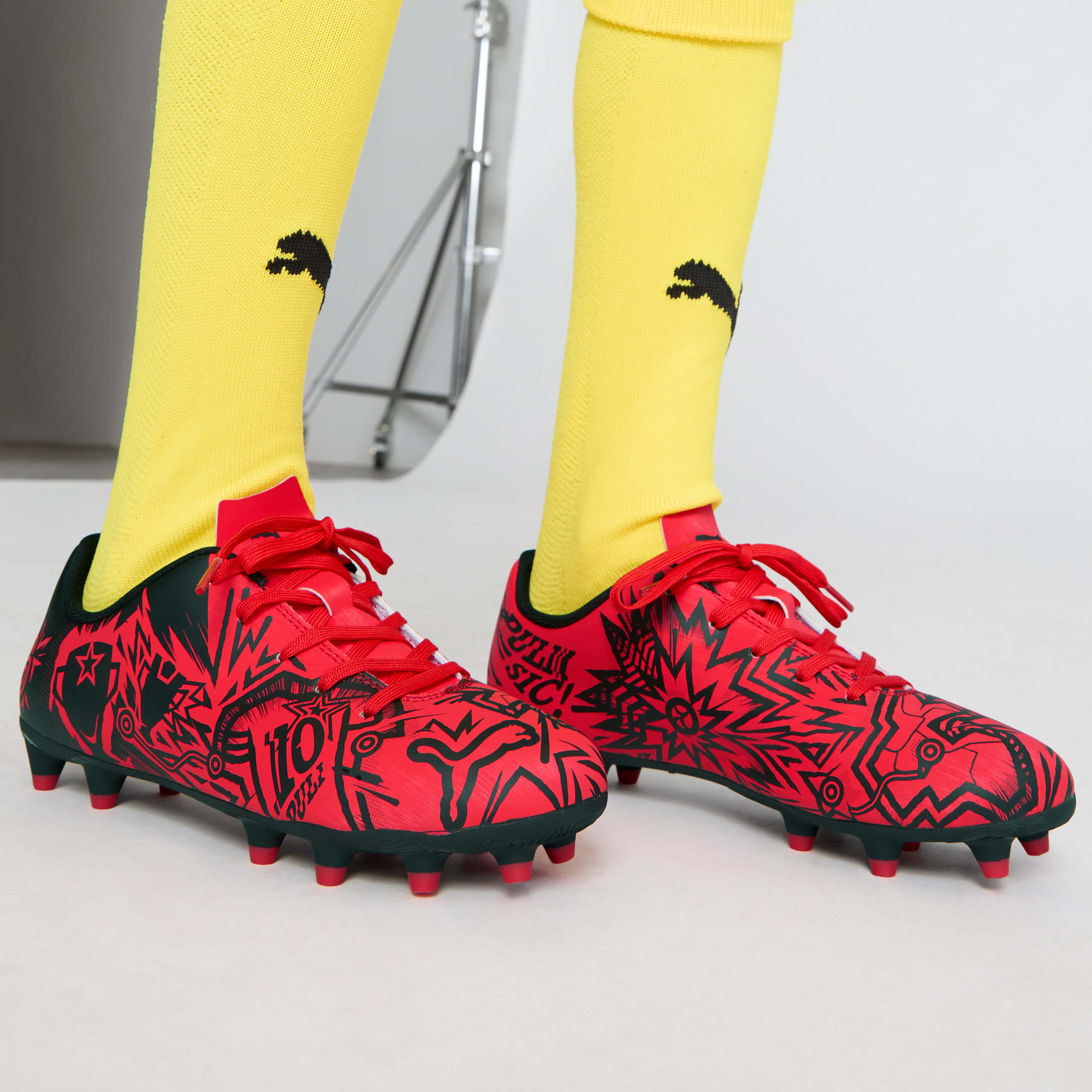 Puma two different colored cleats discount