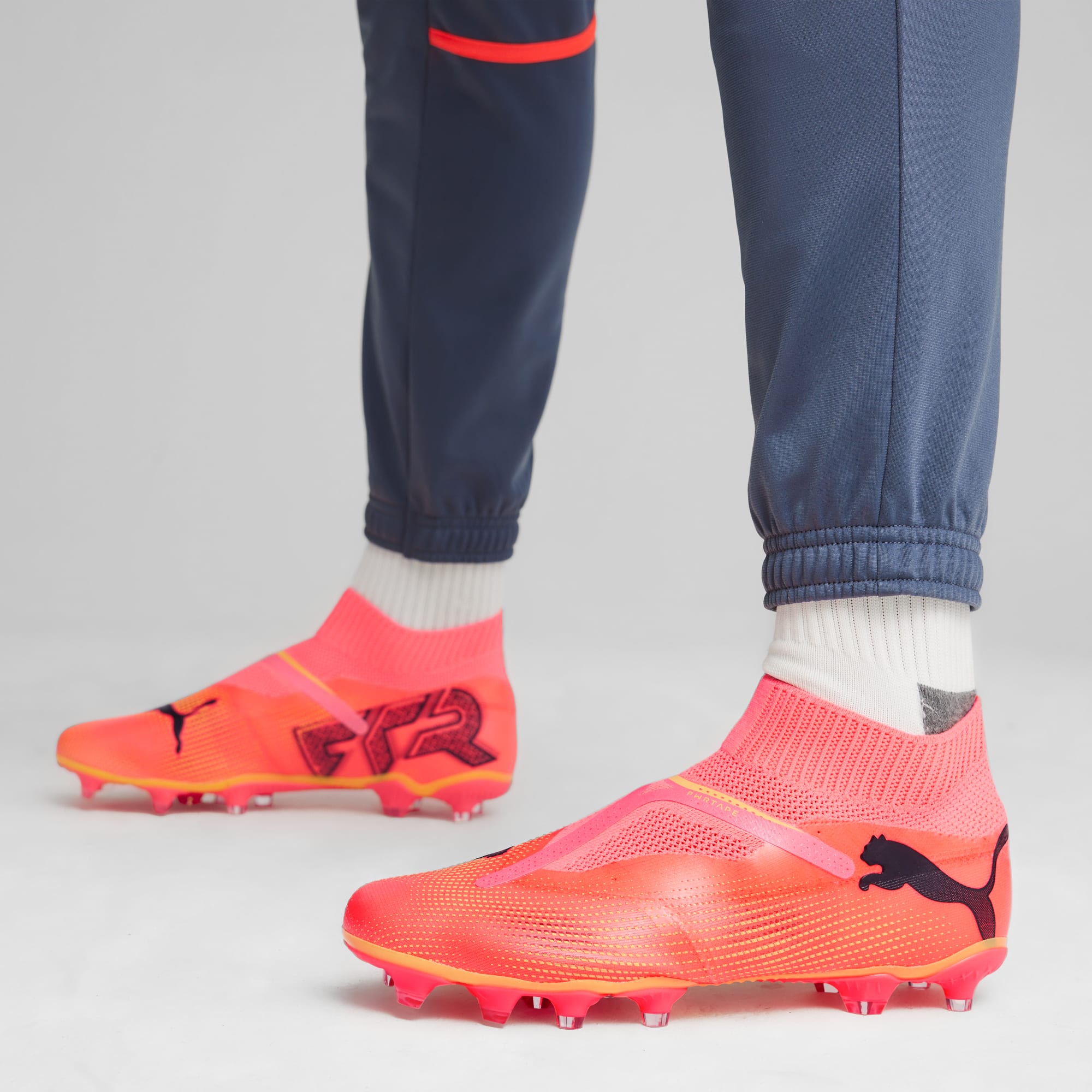 Puma laceless football boots on sale