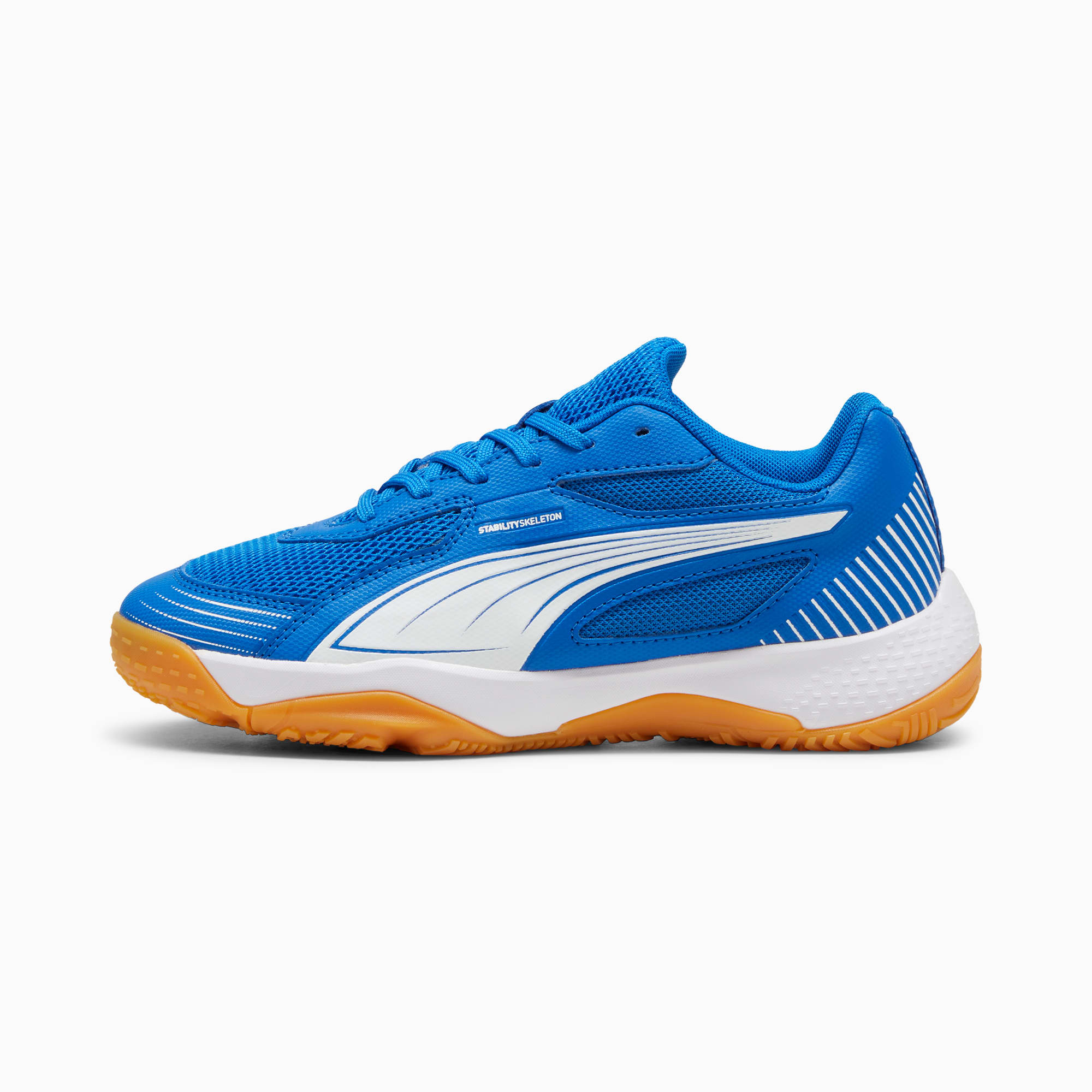 Blauer PUMA Trainer für Kinder mit Formstreifen in Weiß und Gummisohle.