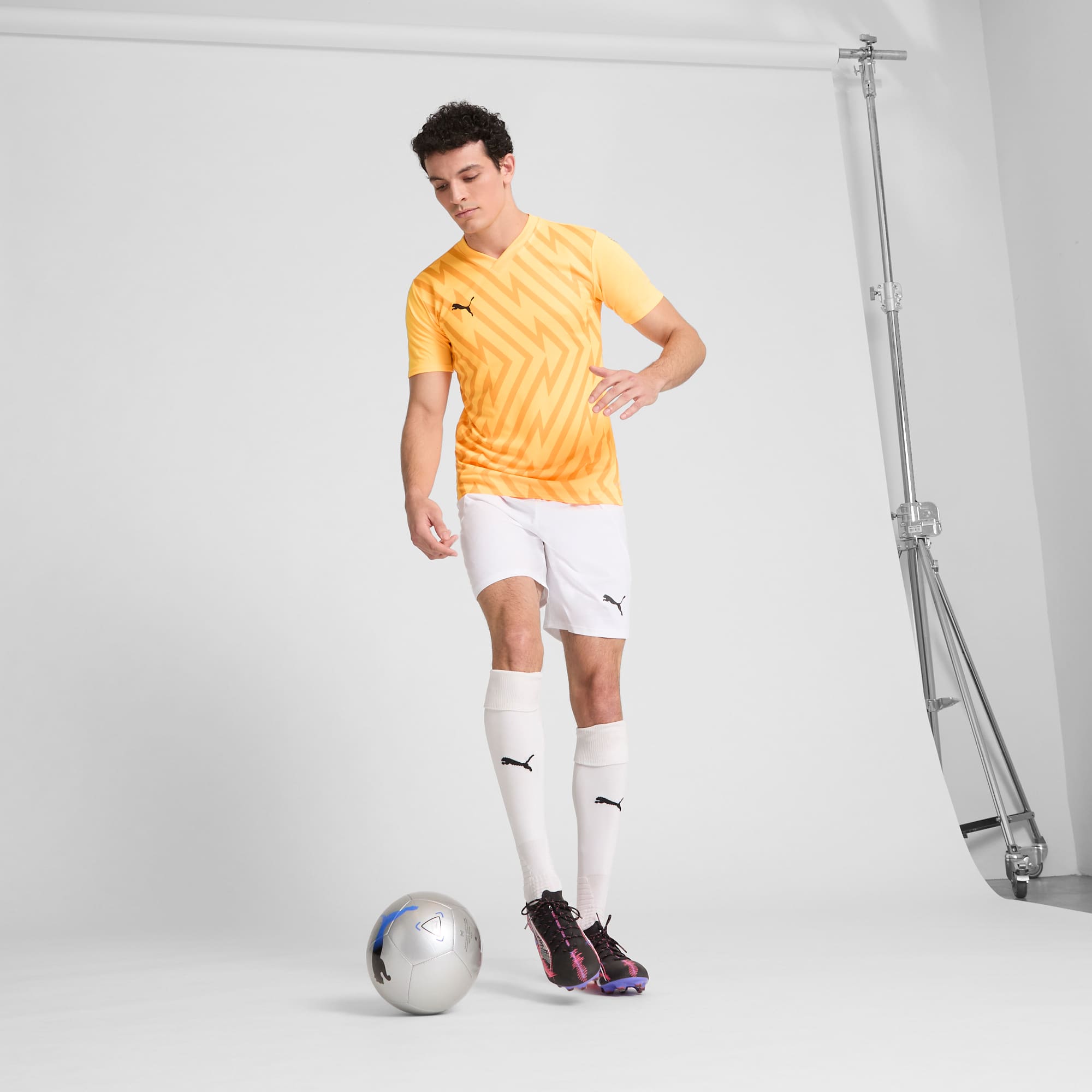 ULTRA 5 ULTIMATE F1® Firm Ground Men's Soccer Cleats