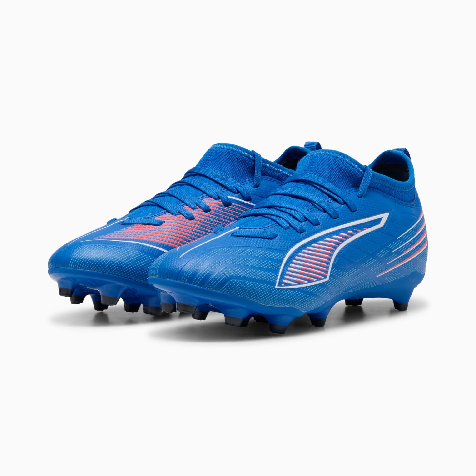 Scarpe da calcio blu PUMA da adulto, con lacci e motivo a righe bianche e corallo.
