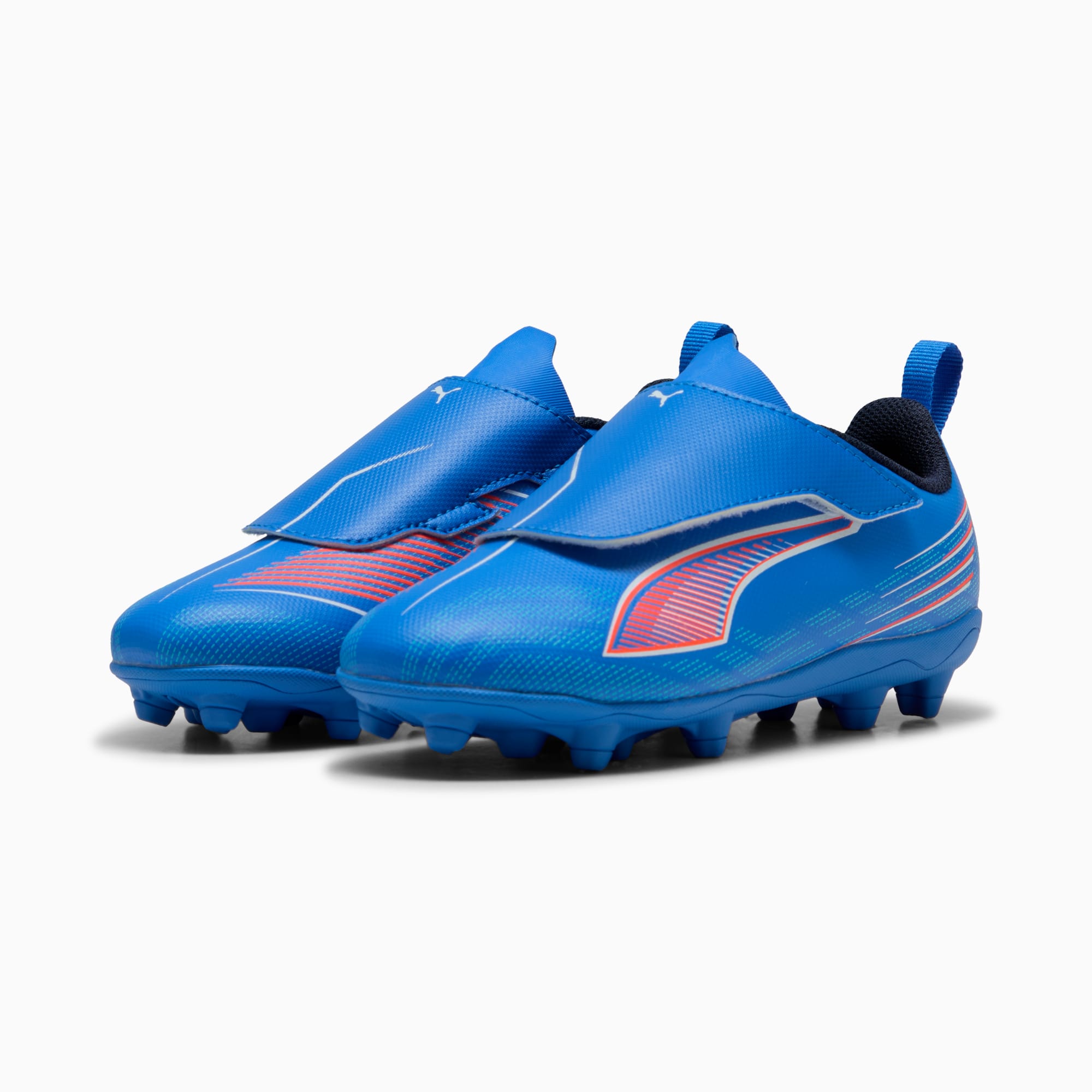 Scarpe da calcio PUMA blu da bambino, con cinturino e dettagli arancioni.