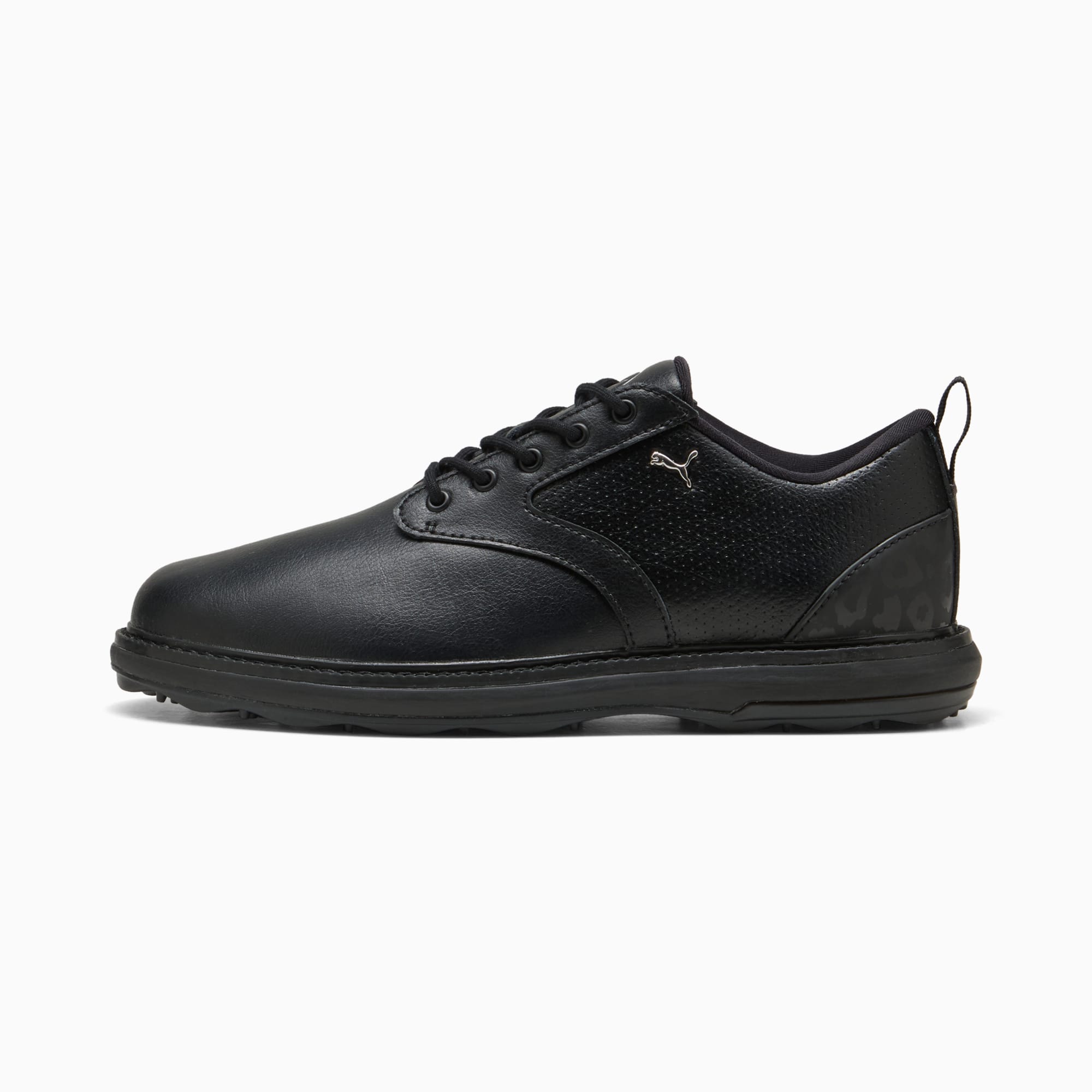 Zwarte PUMA golfschoen voor volwassenen met vetersluiting en geperforeerde details.