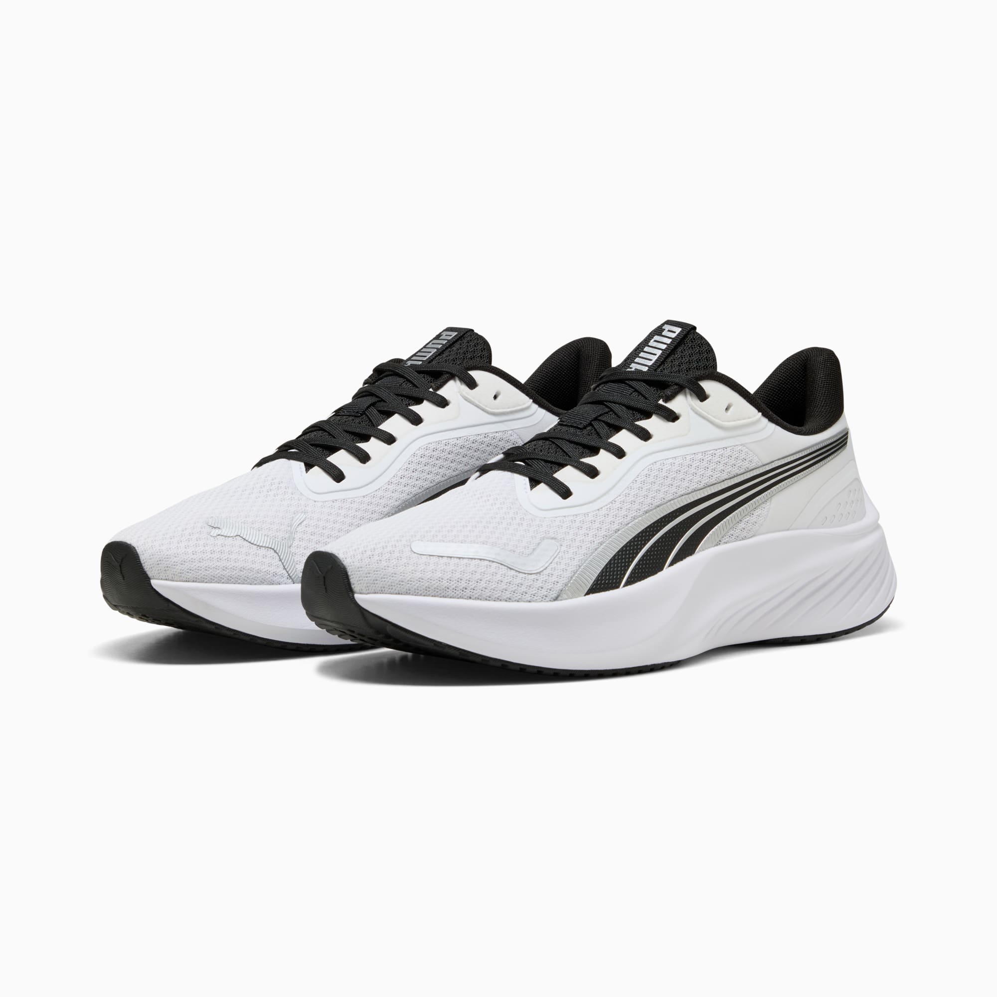 Chaussures de running PUMA blanches, pour adultes, avec lacets noirs et Formstrip.