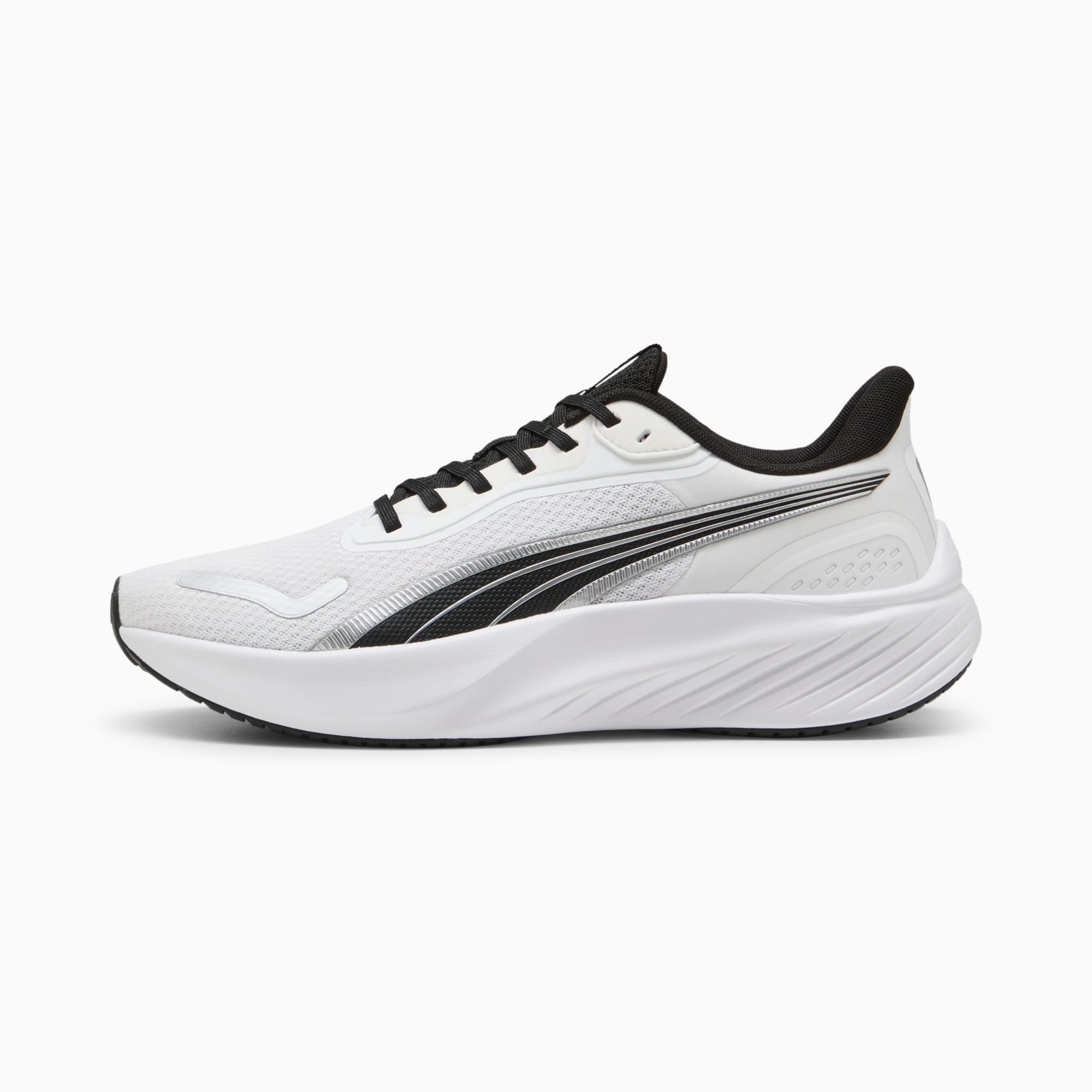 Chaussure de course blanche PUMA pour adultes, avec lacets noirs et détails argentés sur le côté.