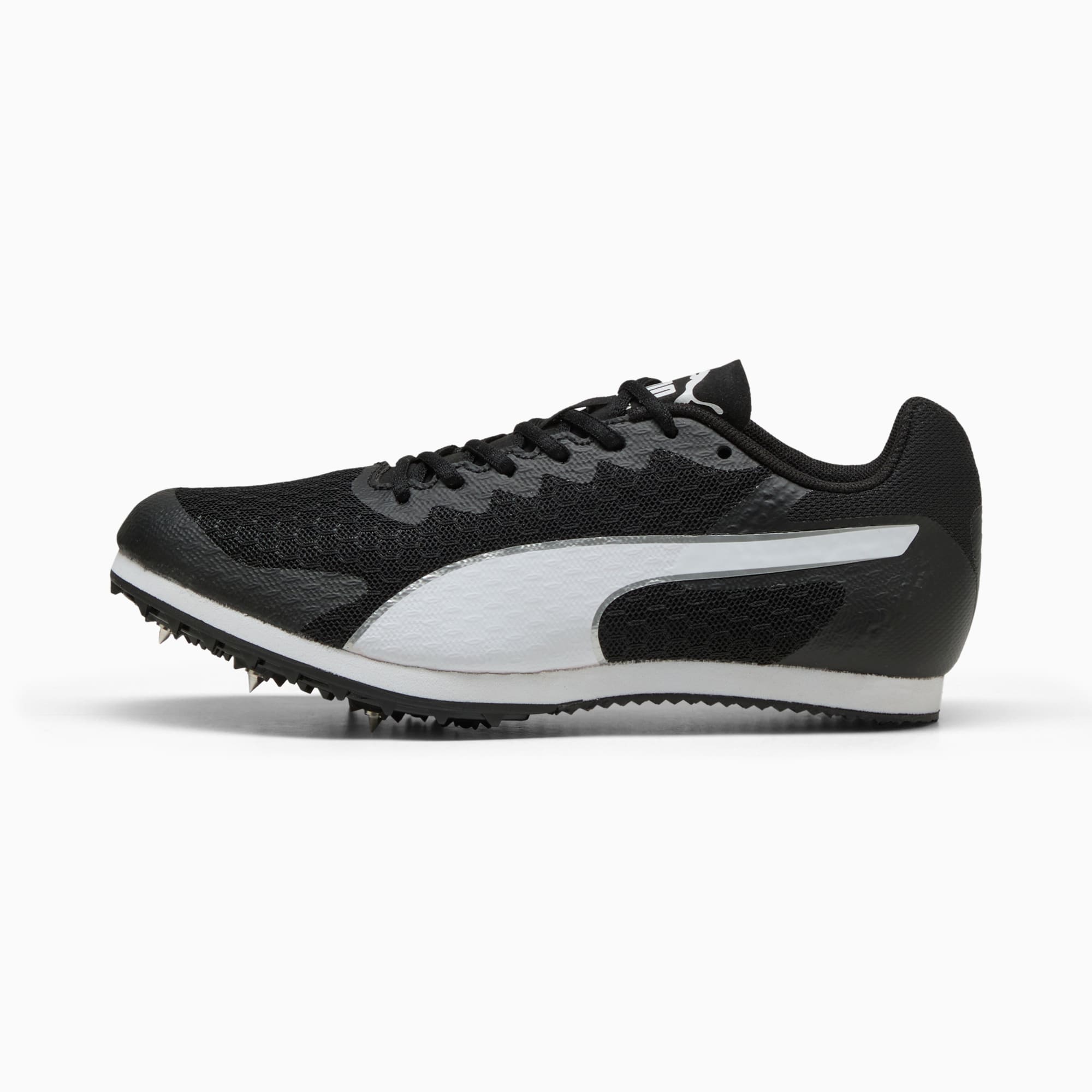 Zwarte PUMA unisex spike schoen met een witte logostreep aan de zijkant.