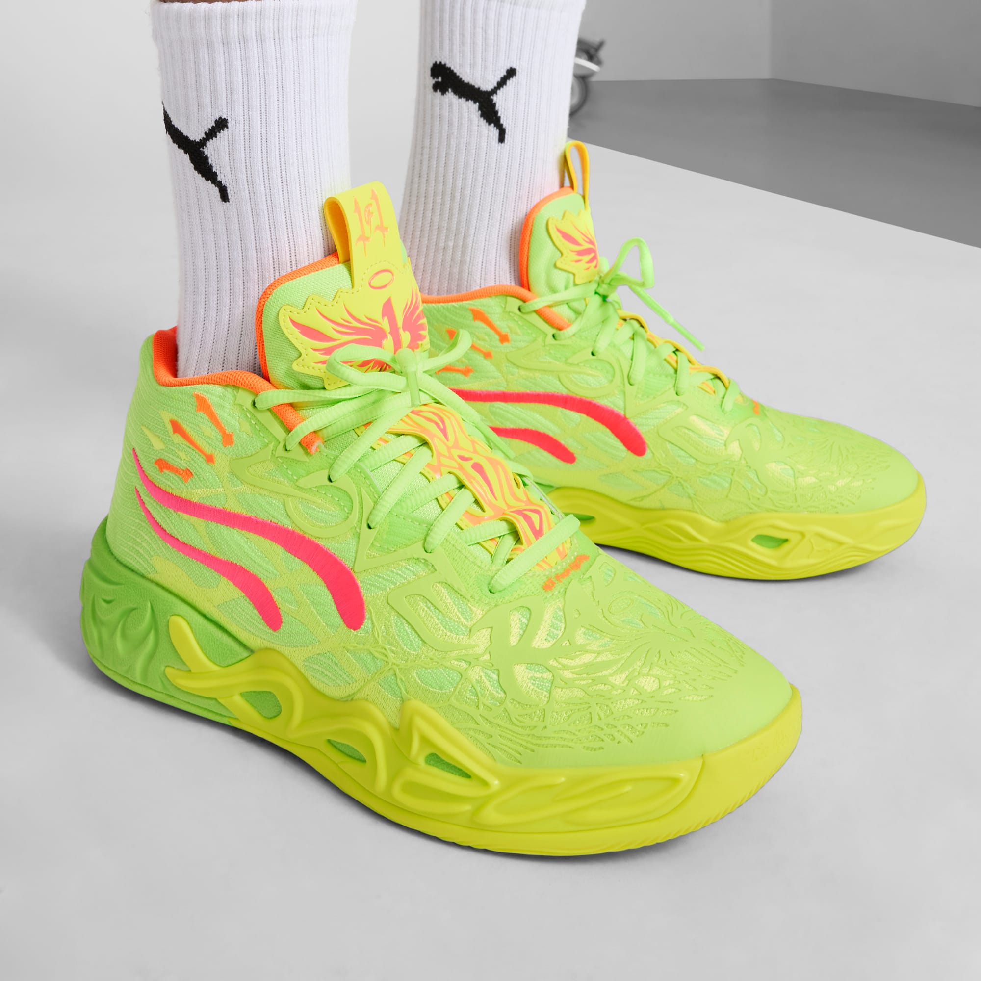 MB.04 Gem Basketball Boots Unisex, Yellow Alert-Green Glare-Pink Alert, large