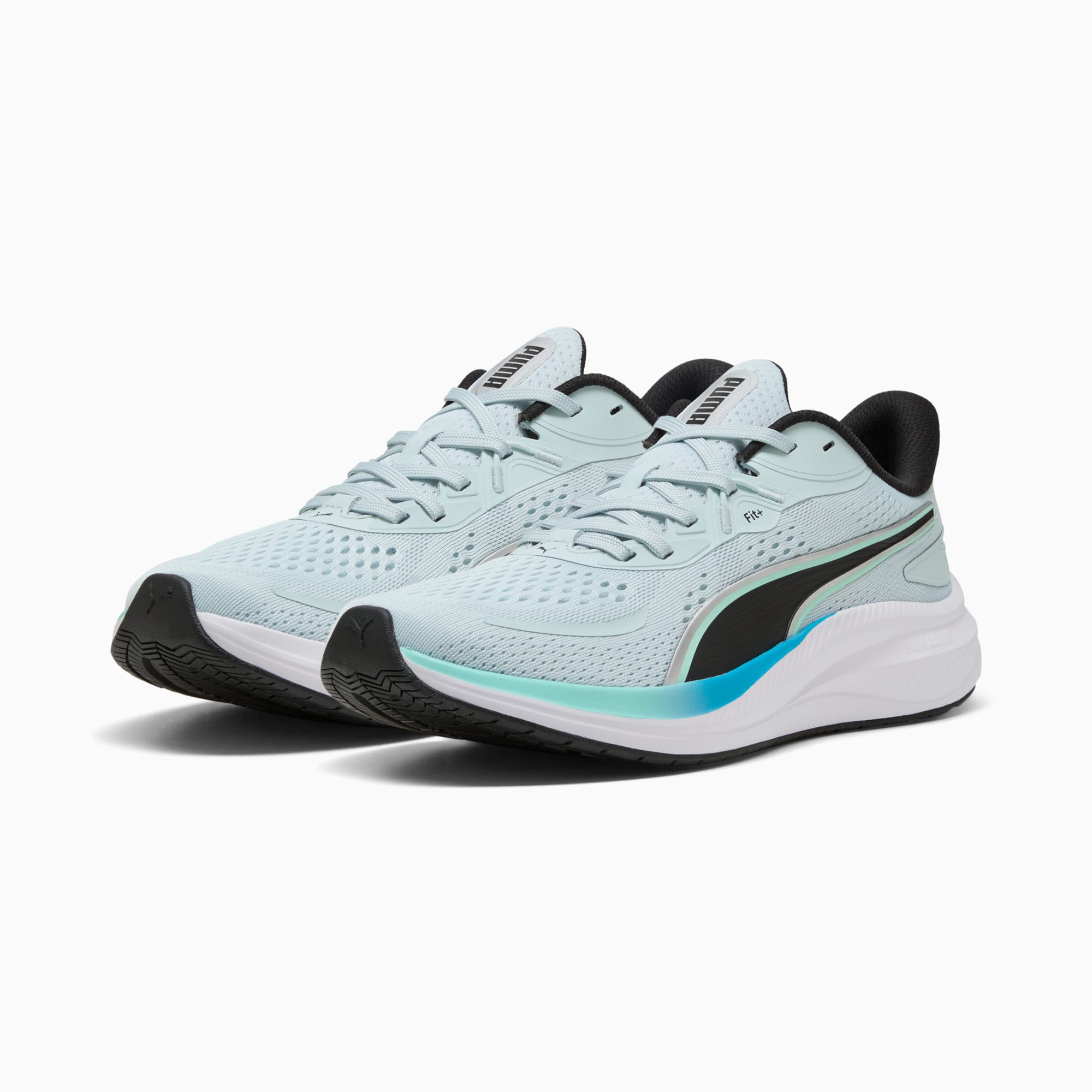 Baskets PUMA bleu clair pour adultes, avec une bande décorative noire et bleue.
