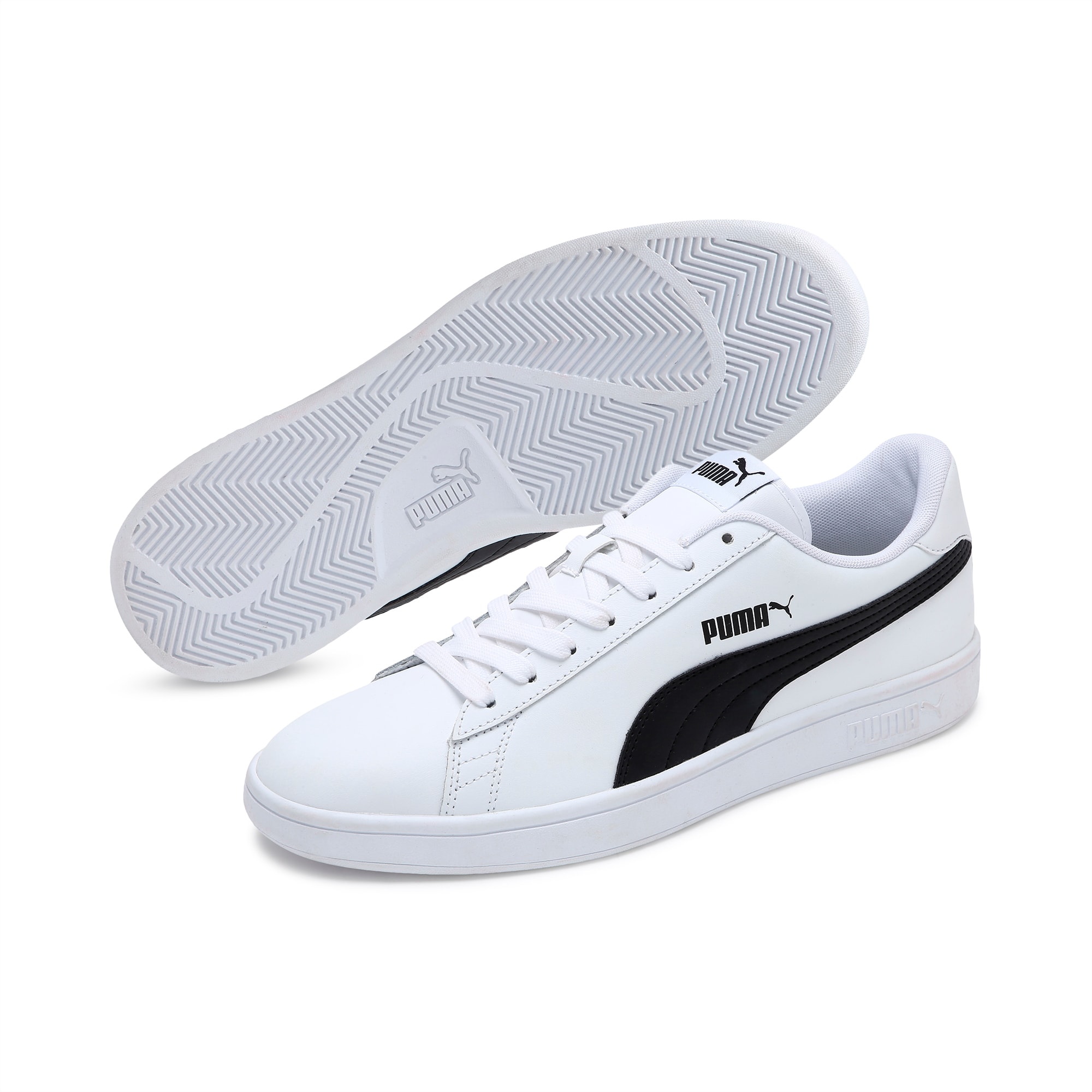 white puma gym shoes