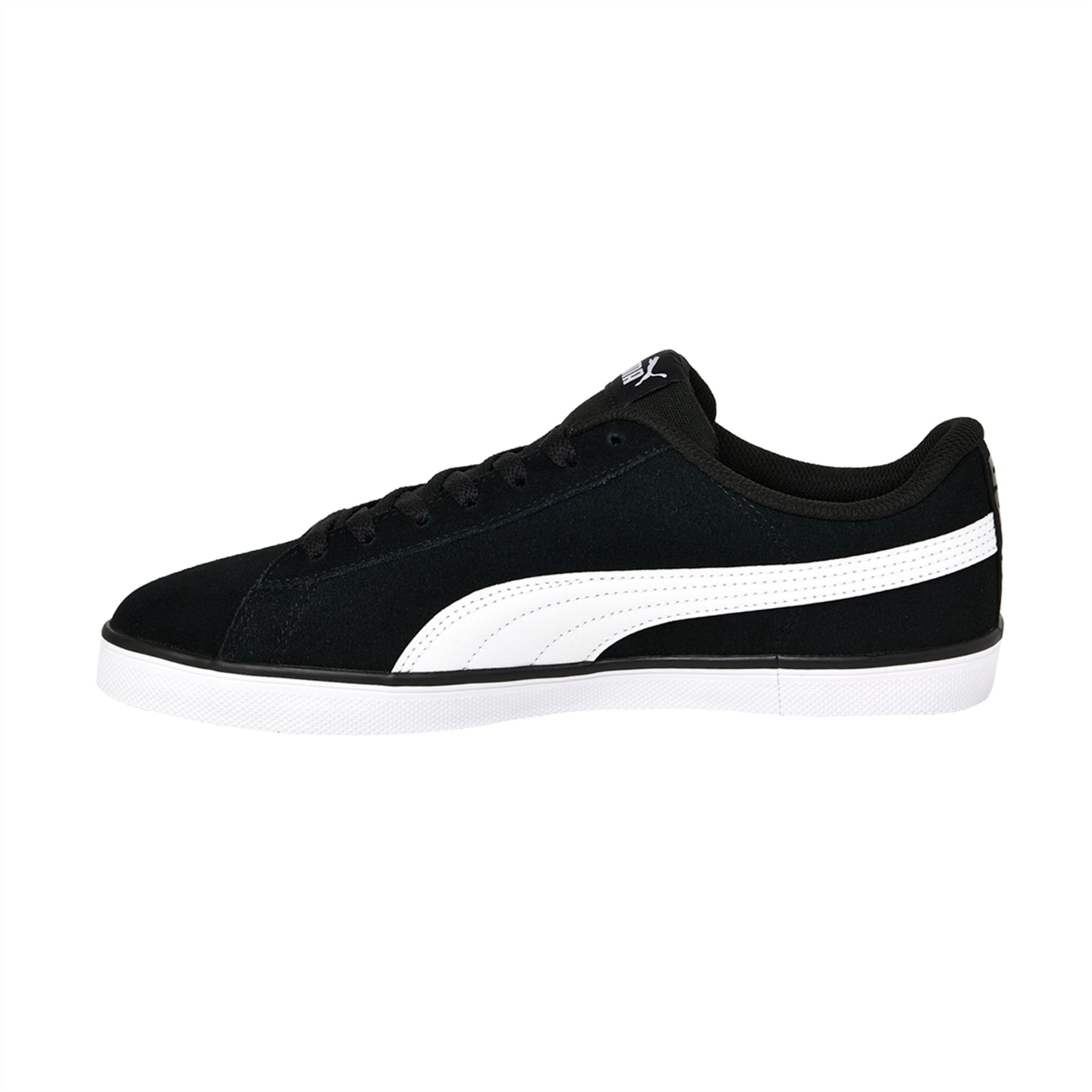 puma black and white tennis shoes